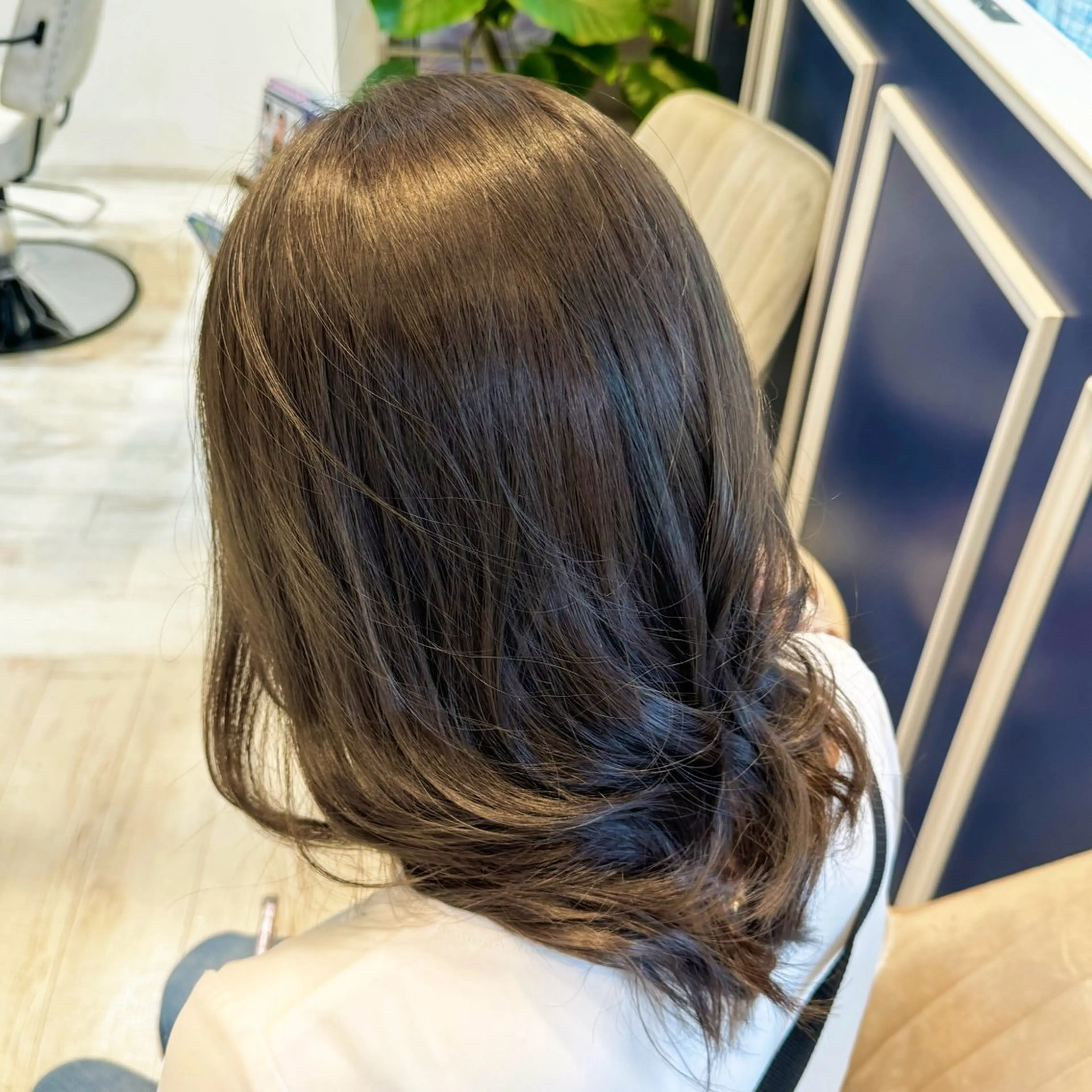 ミディアム カラー グレージュ カット ヘアカラー 吉田 新平のヘアスタイル