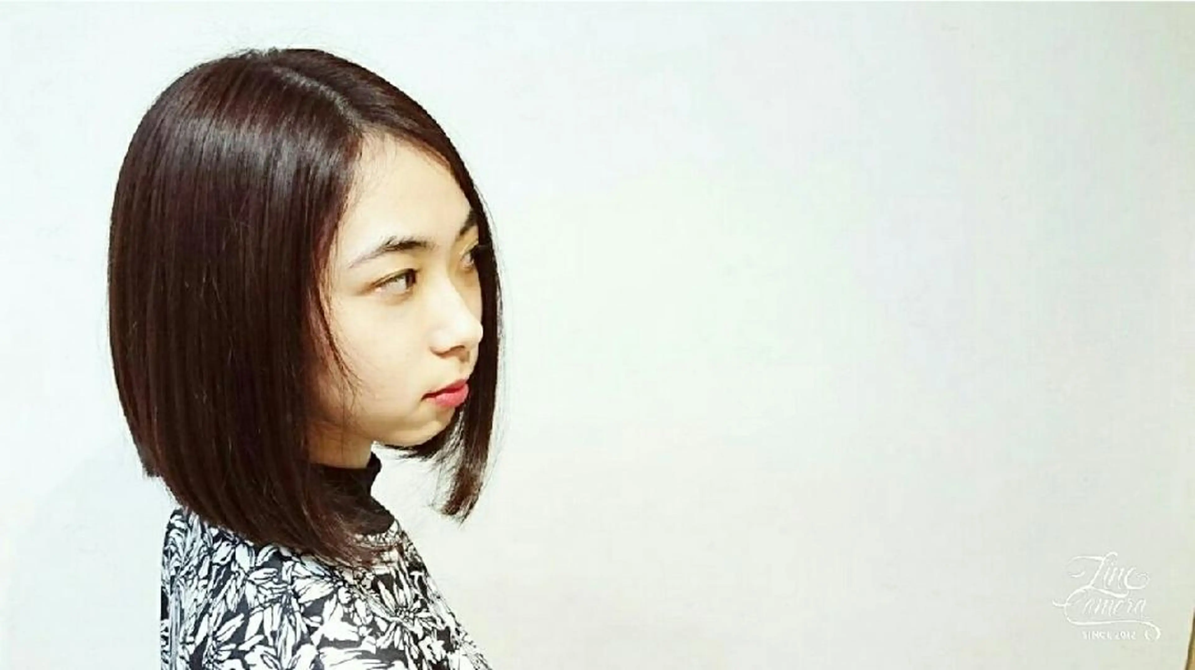 ショート カラー 前下がりボブ イルミナカラー ボブ 透明感ハイライト◎ 伊藤夏海のヘアスタイル