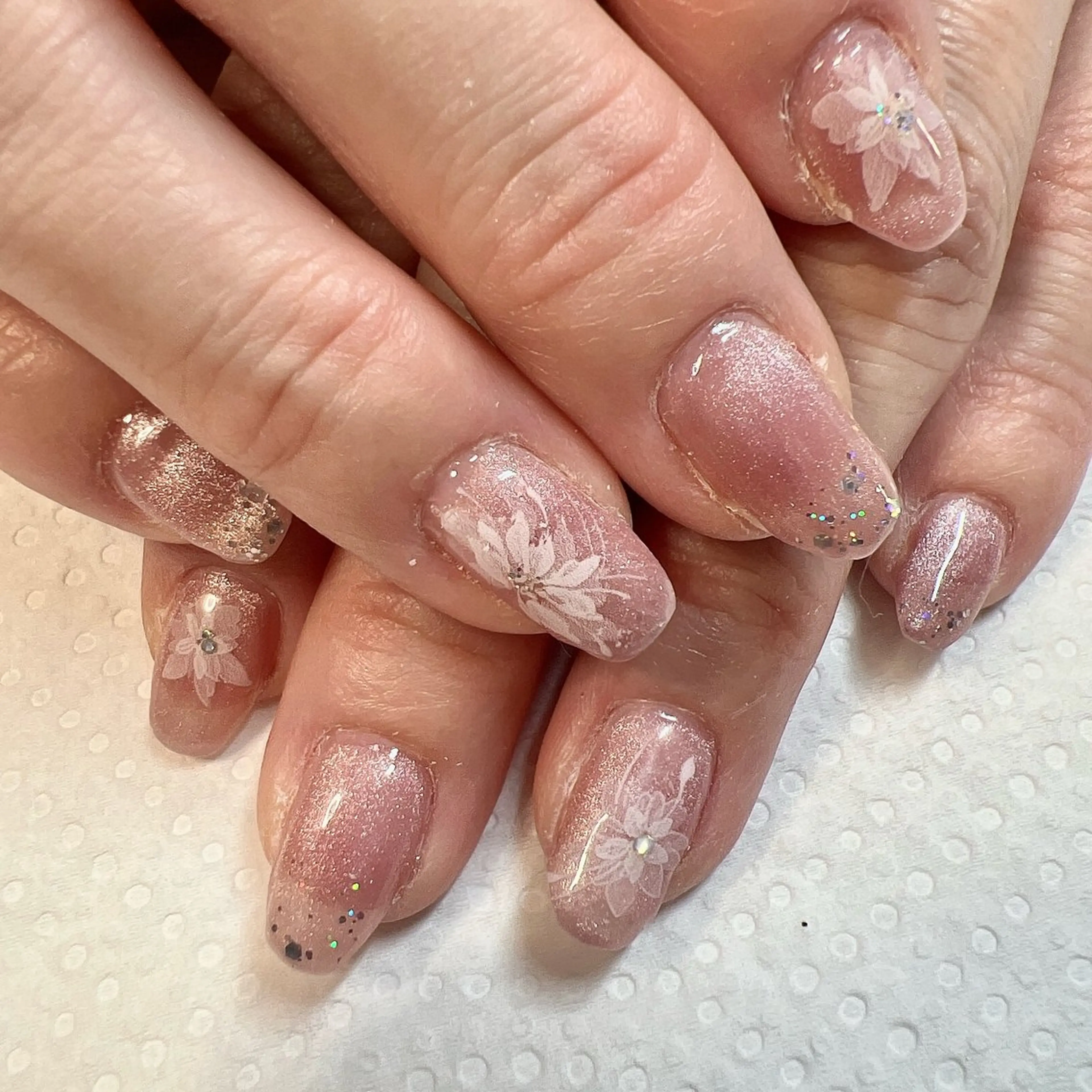 ネイル キャンアイドレッシー六本木店所属・MIKA／耳ツボ ／マグネットネイルのネイルデザイン