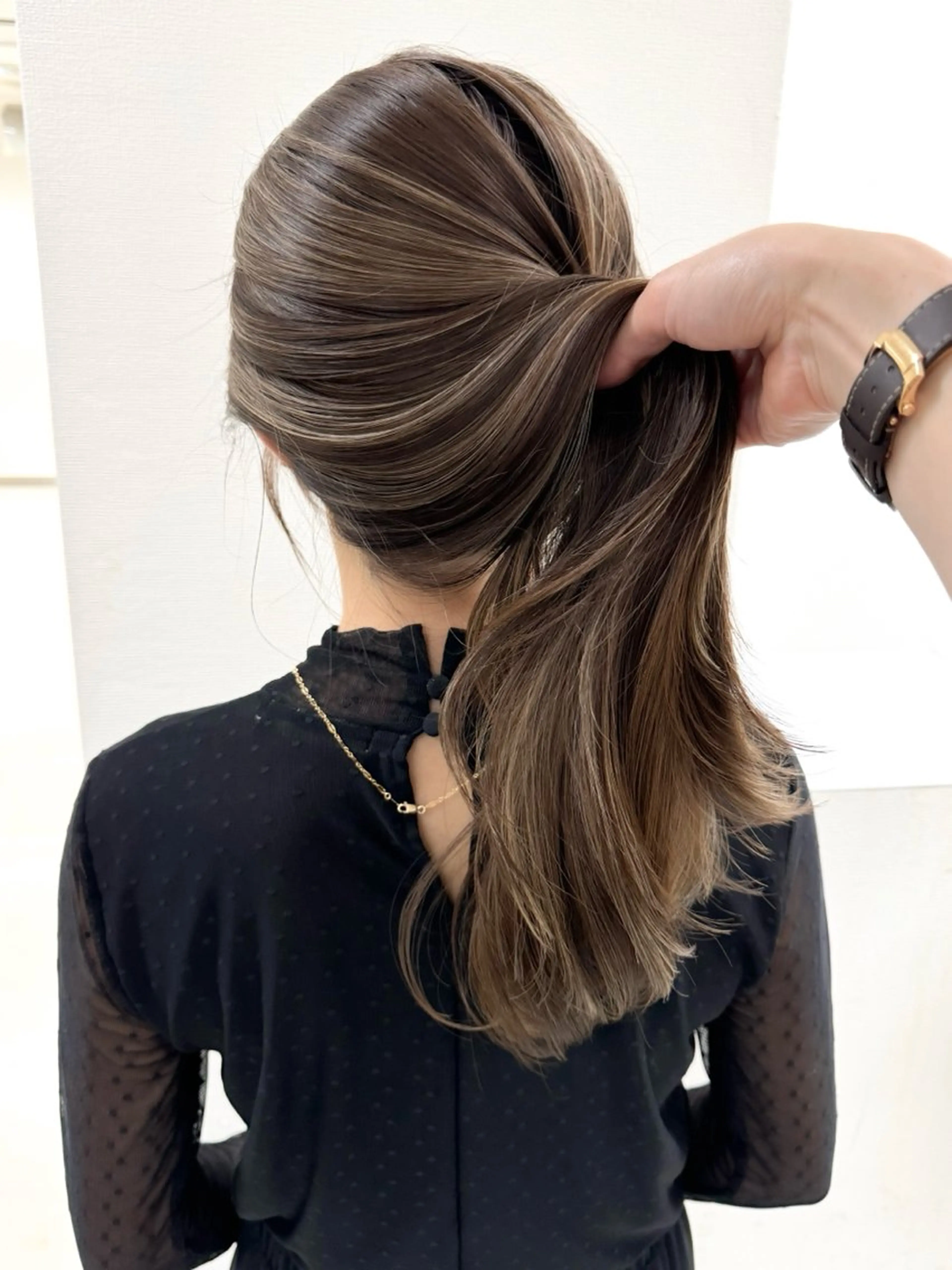 ロング カラー グレージュ ハイライトカラー ハイライト カット ヘアカラー 関 珠季のヘアスタイル