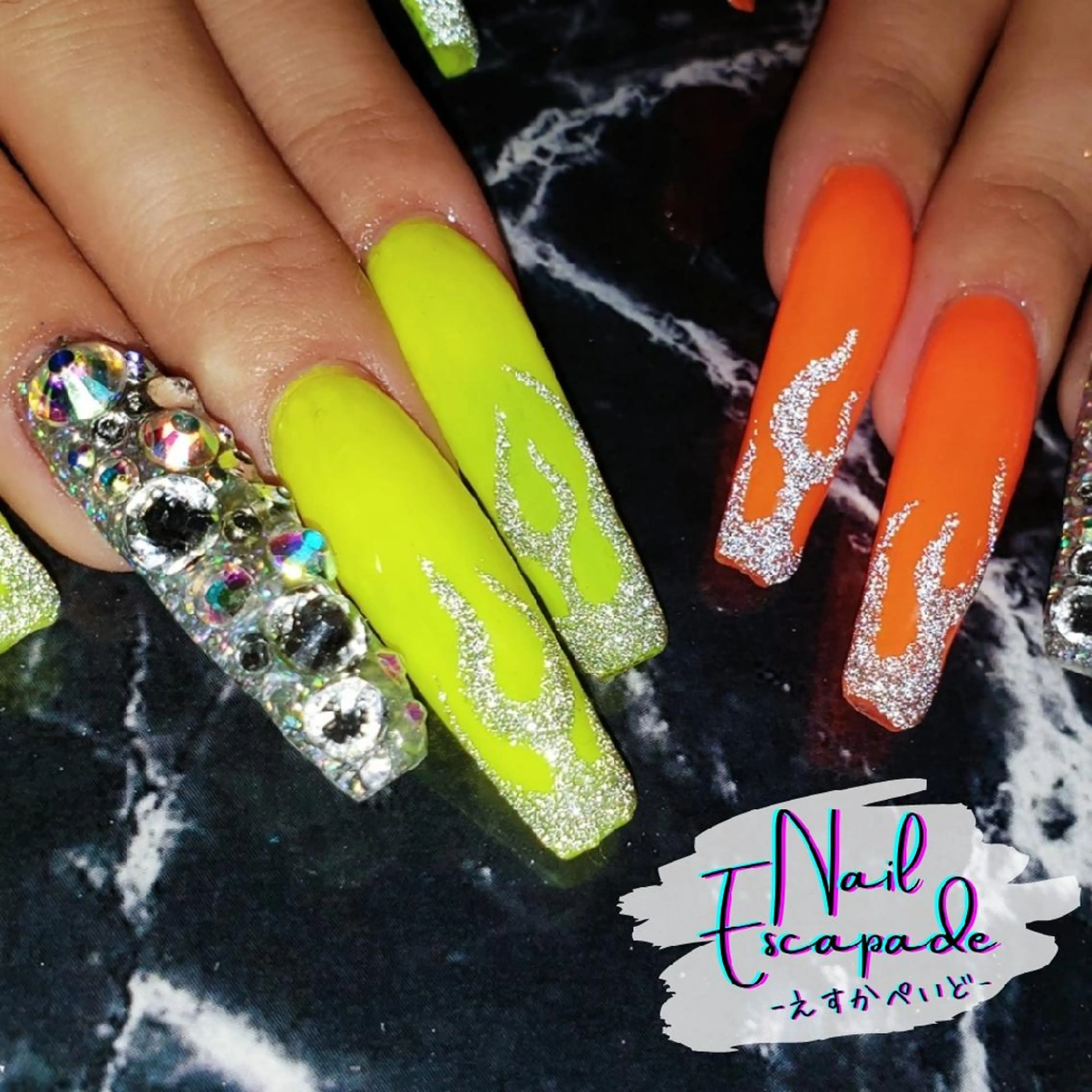 ロング ネイル フラッシュネイル ハンドネイル クロキ 。のネイルデザイン