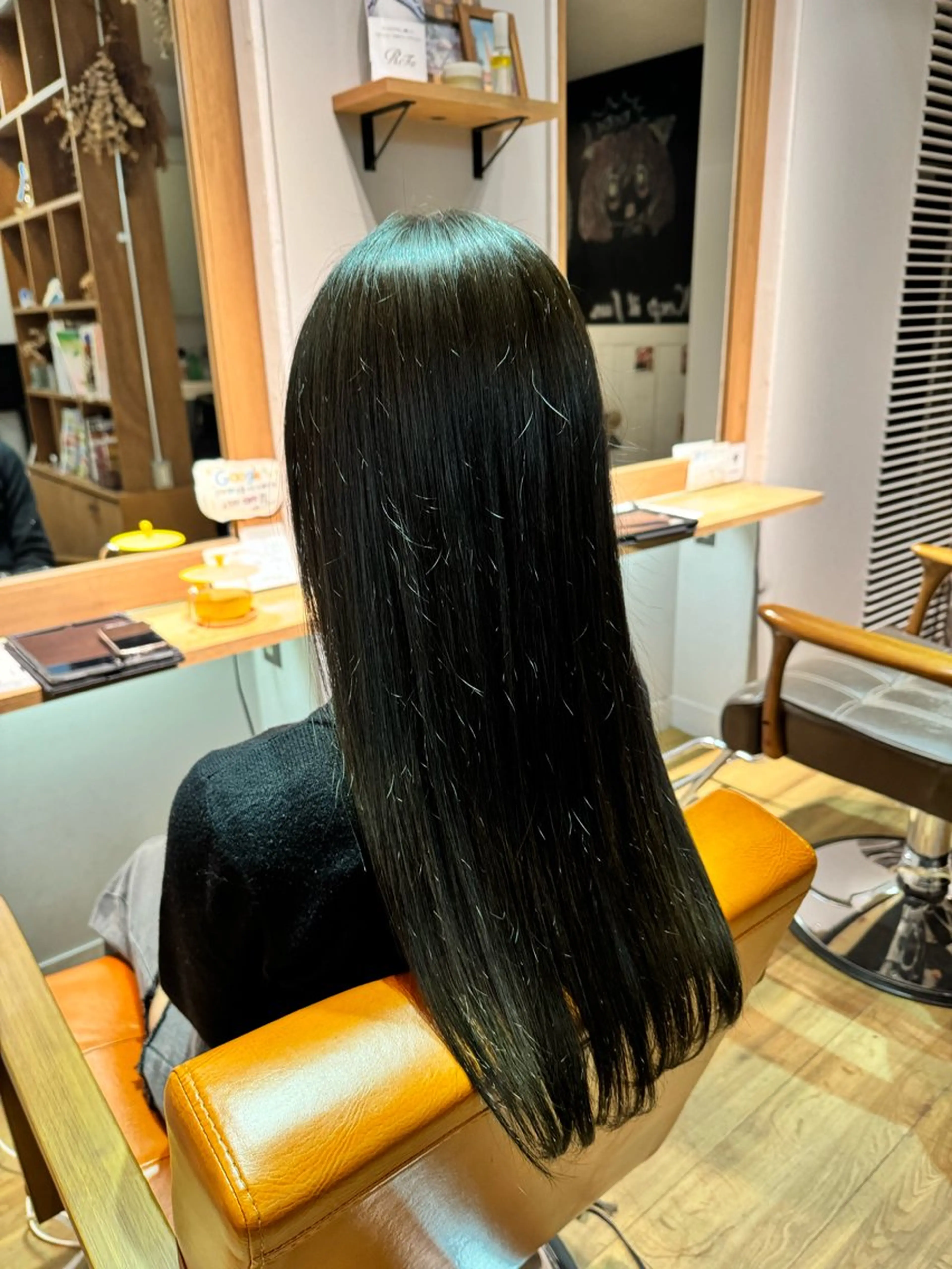 ロング カラー グレージュ オリーブグレージュ オリーブグレー ヘアカラー トリートメント ツキダテ ユイのヘアスタイル