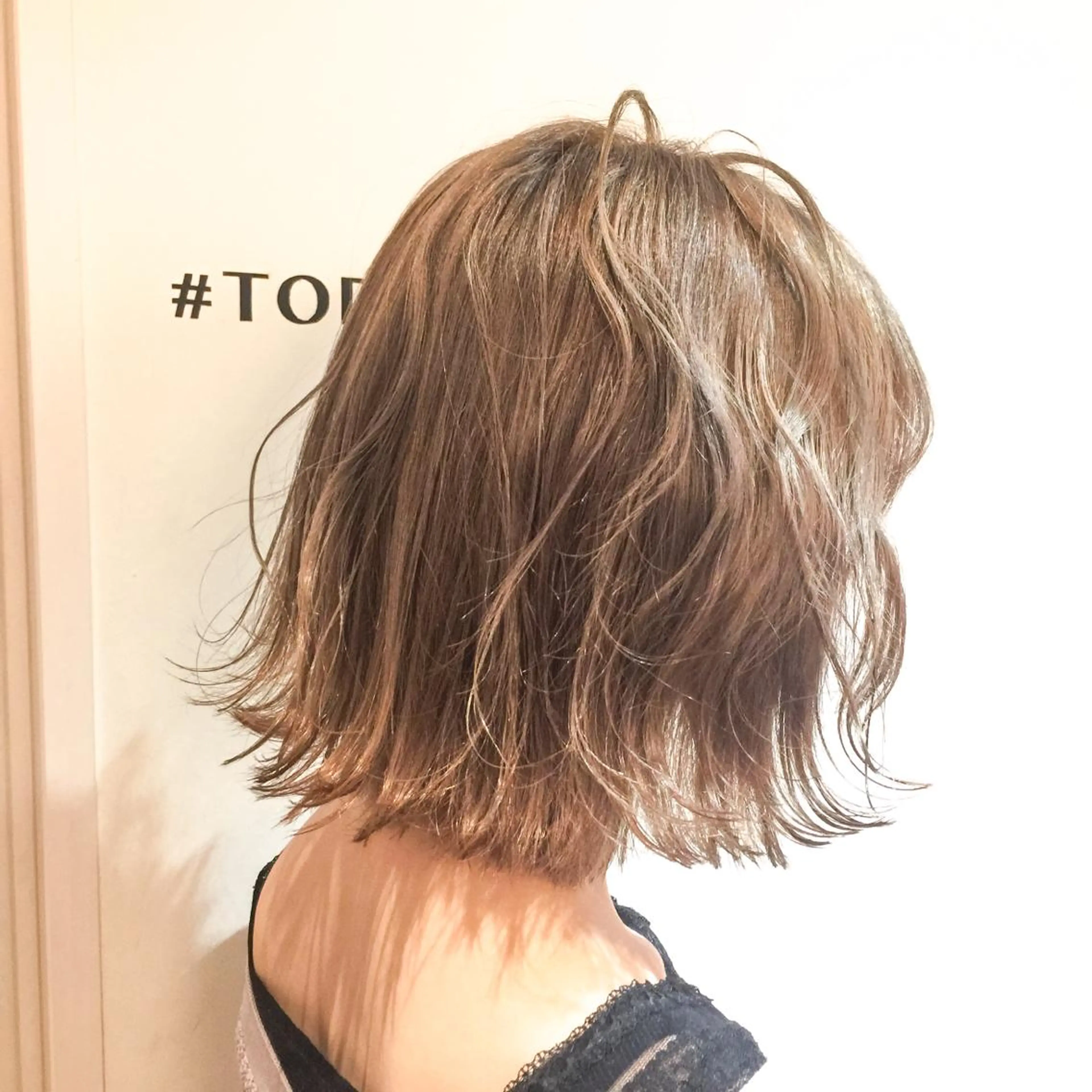 ミディアム カラー ベージュカラー ミルクティーベージュ ホワイト&レイヤーカ ットエクステ長畠俊輔のヘアスタイル