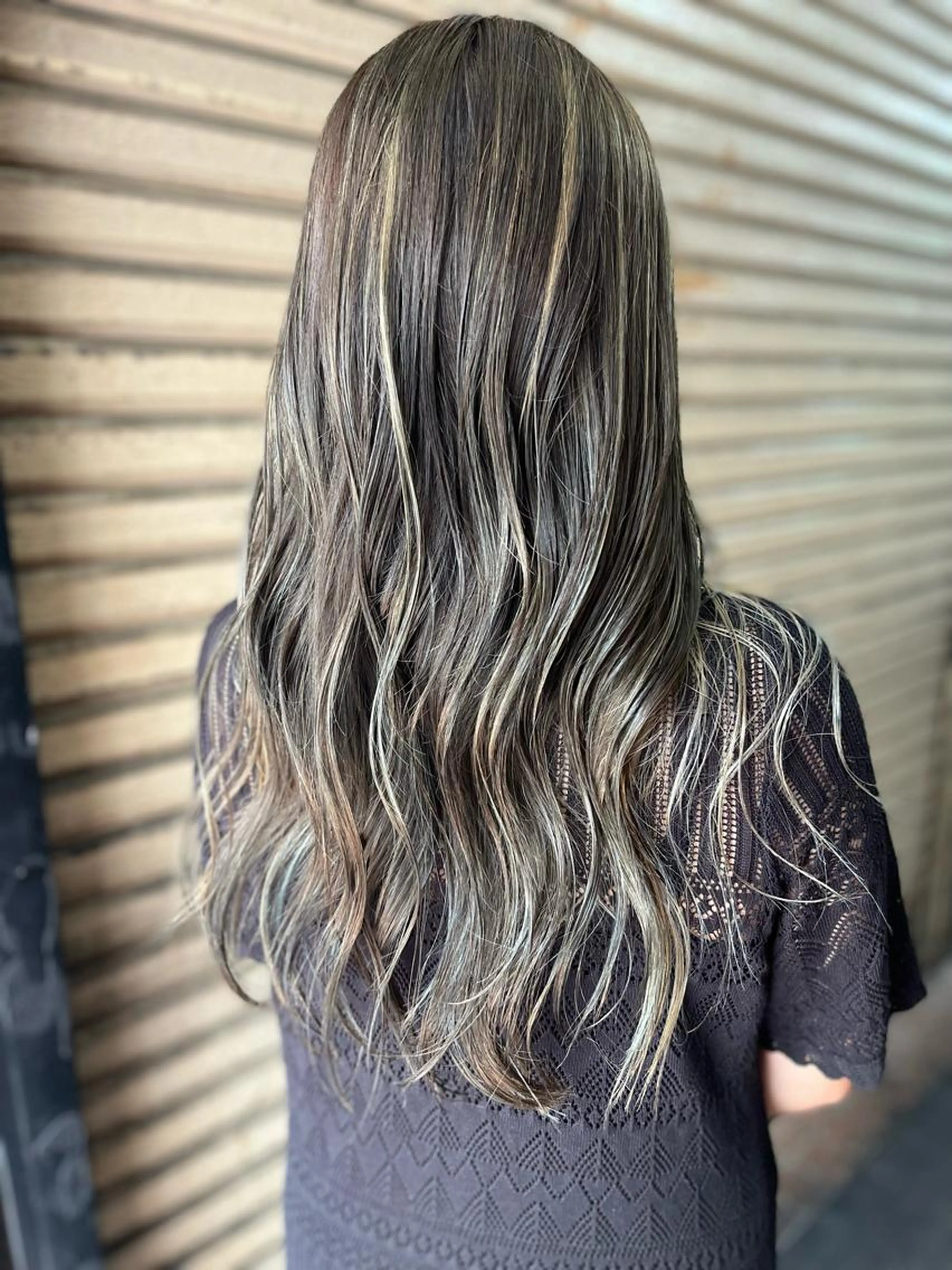 【ミディアムorロングの方】カット+脱白髪染めorデザインハイライト+TOKIOトリートメントの写真