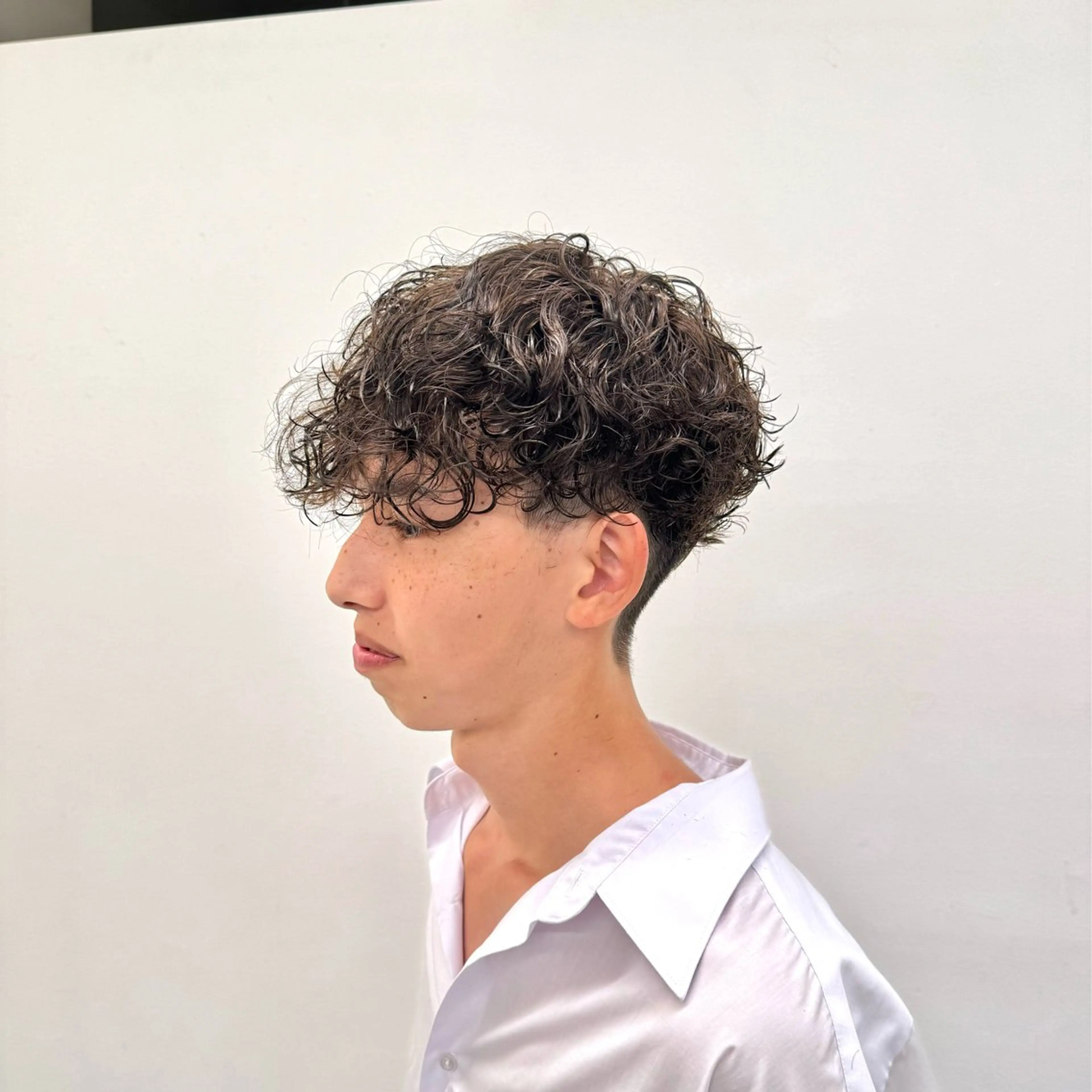 ミディアム パーマ ヘアアレンジ ミディアムパーマ プードルパーマ カット パーマ トリートメント ヘッドスパ ヘアセット 顔まわりカット の達人のヘアスタイル