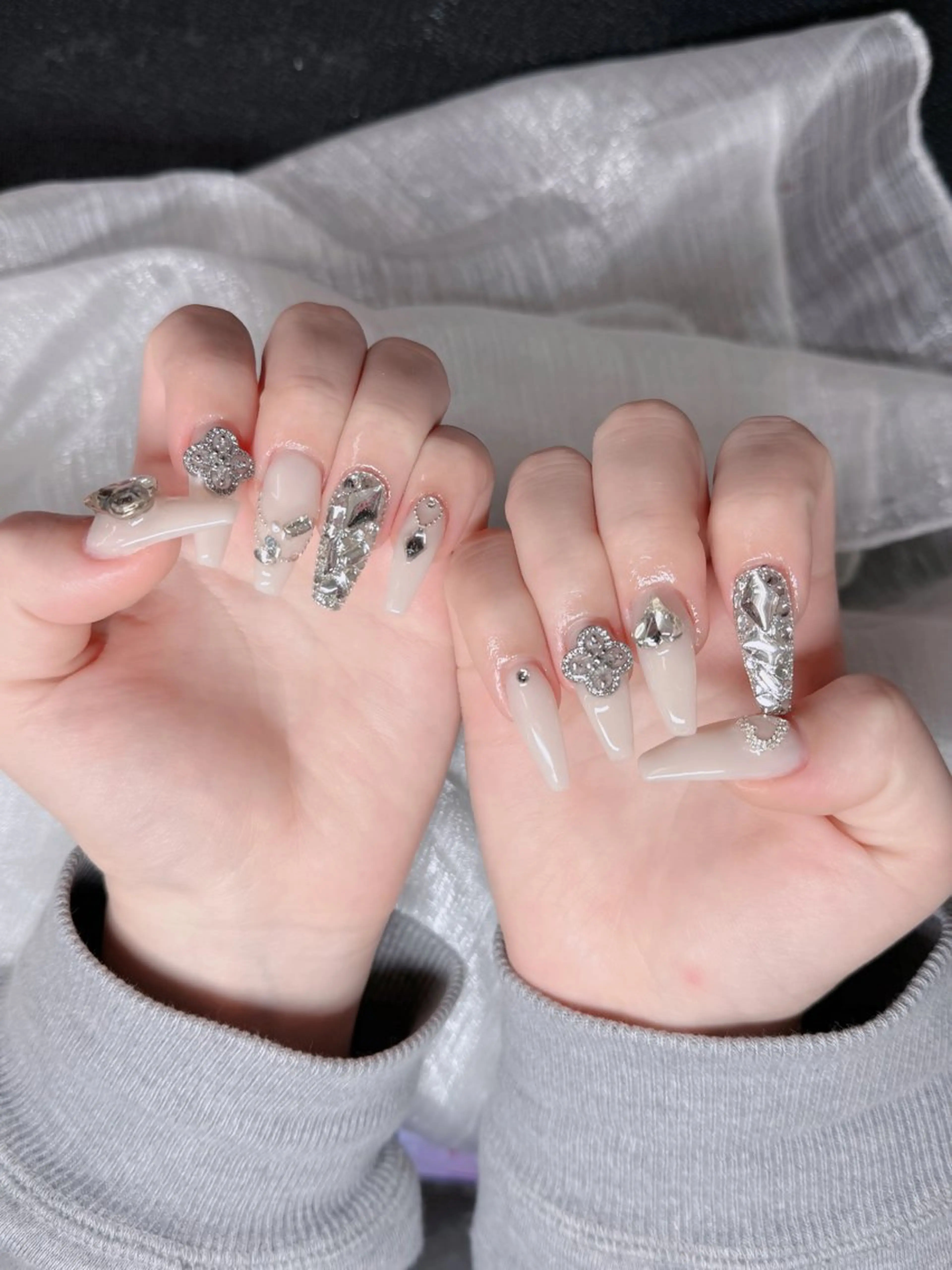 ネイル オーロラネイル フレンチネイル ジェルネイル ハロウィン キラキラネイル H.baby Nail Salonのネイルデザイン