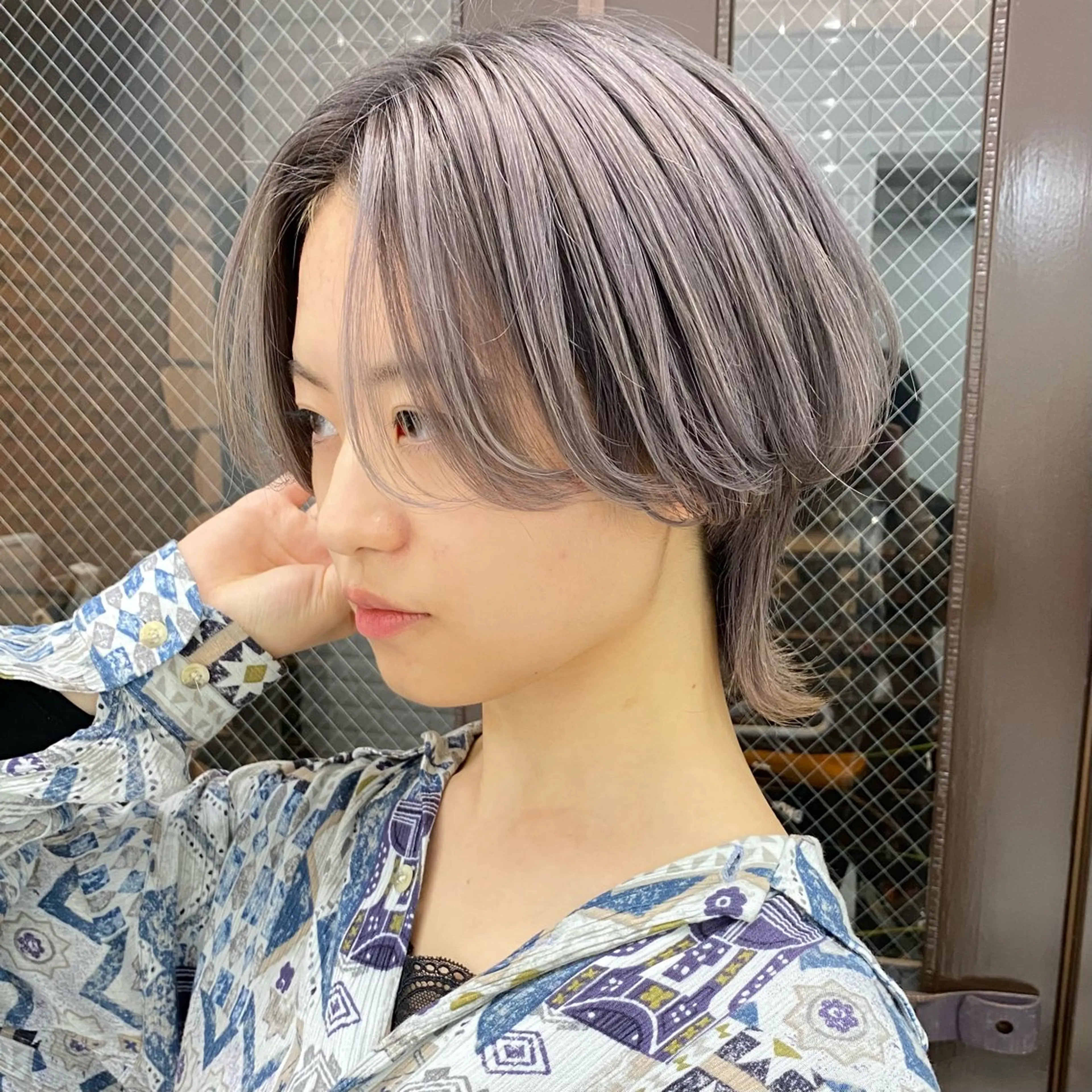 ショート カラー ブリーチ TOMOYAレイヤー ブリーチ縮毛矯正のヘアスタイル