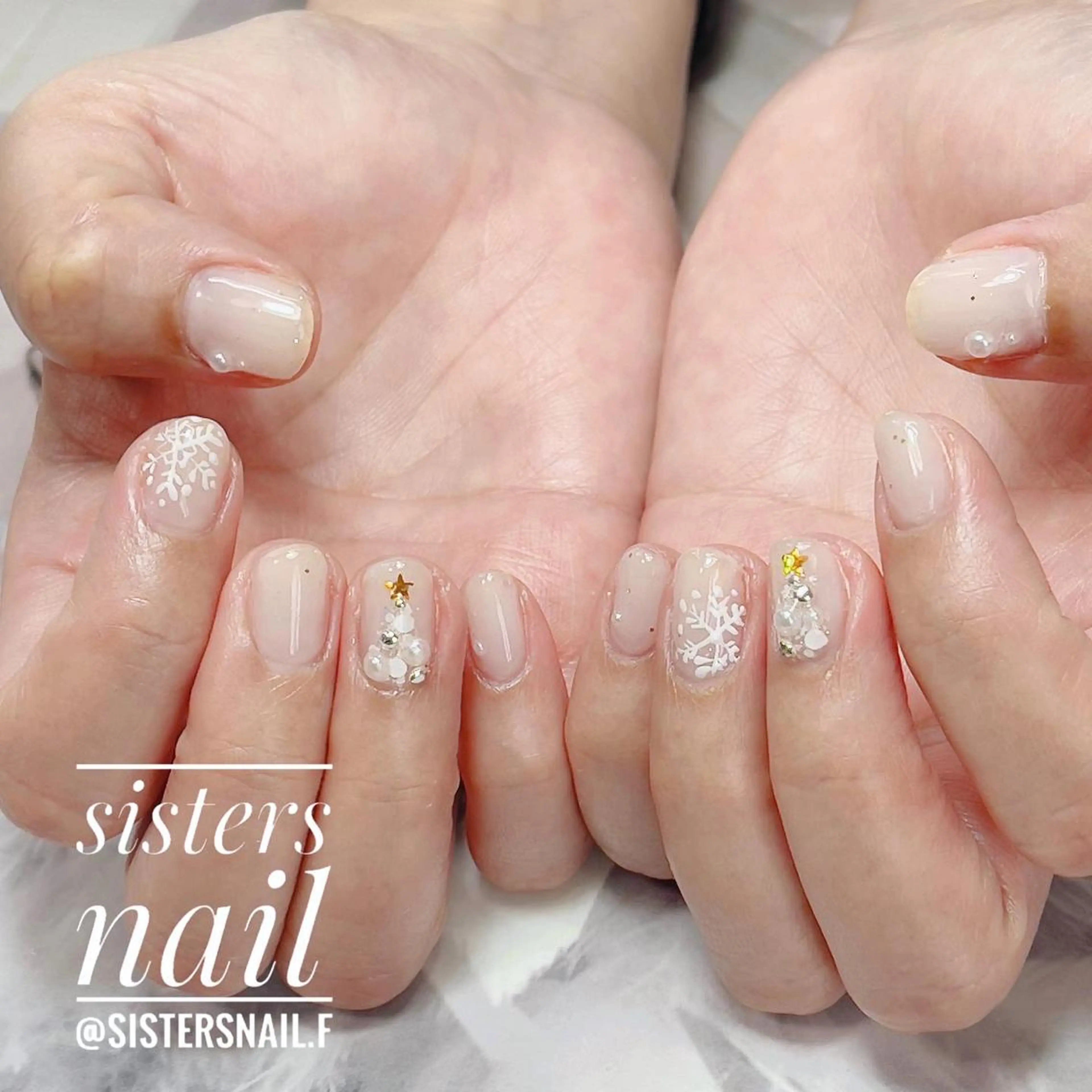 ネイル アートネイル ジェルネイル ゴールド キラキラネイル ニュアンスネイル sisters nail.fのネイルデザイン