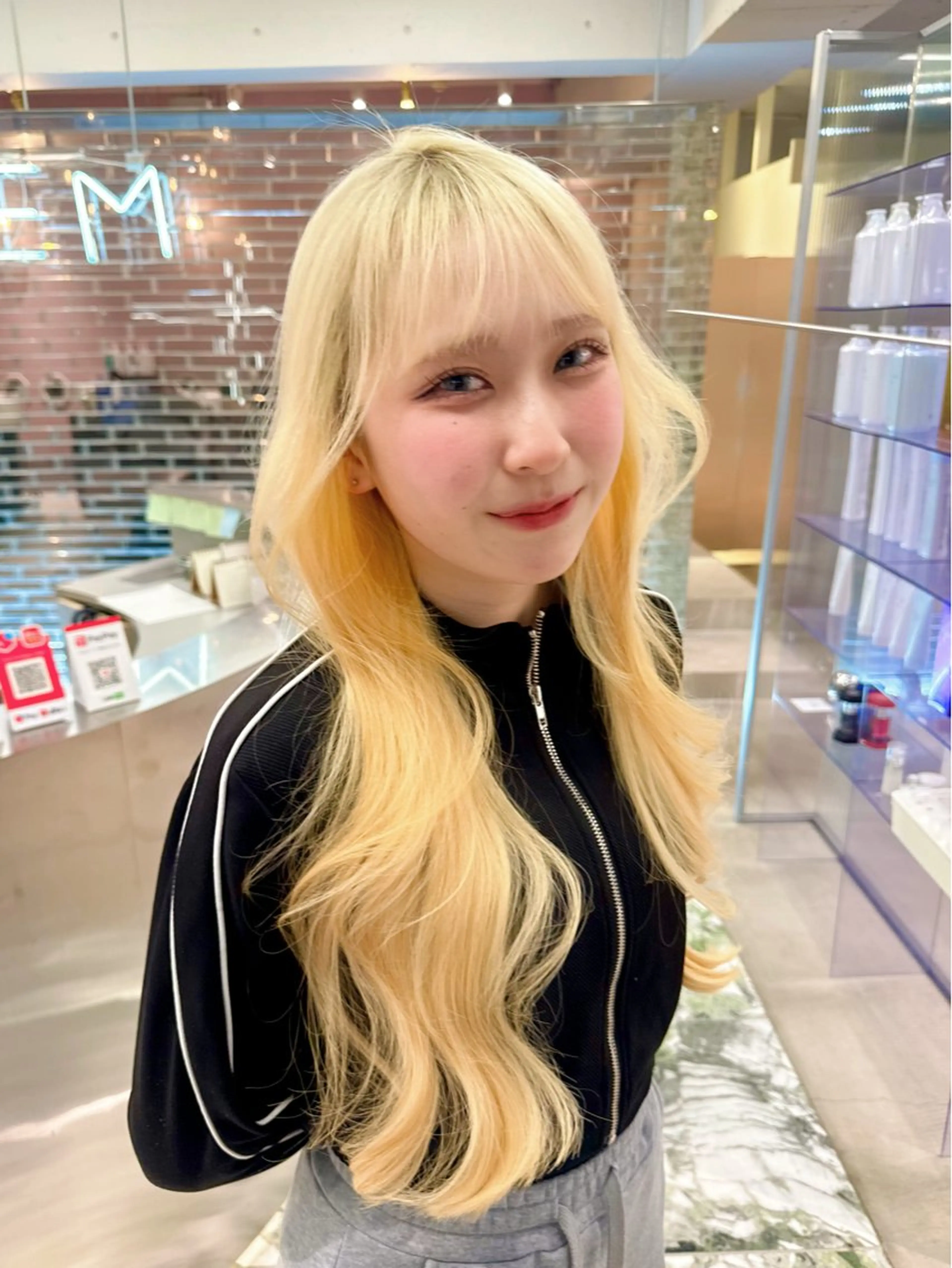 ロング カラー ブリーチ ブロンド ホワイトブロンド くびれヘア ヘアカラー ria RIHO 今年ラスト出勤是非！のヘアスタイル