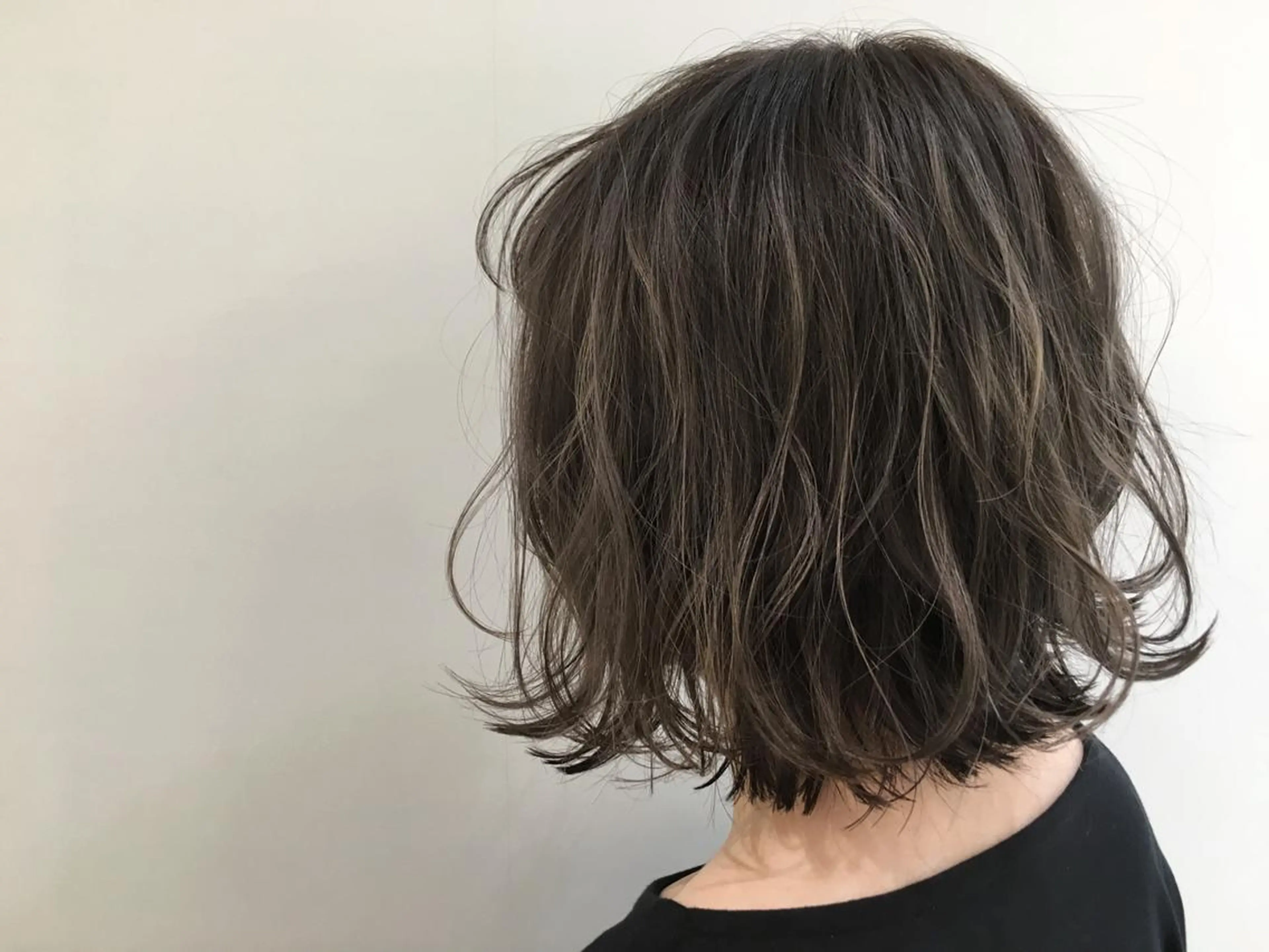 ミディアム due hair 京都駅前店 MILBON オージュア認定サロン【デューヘアー】所属・ハイトーンブリーチ 土坂　由志【京都】のヘアスタイル