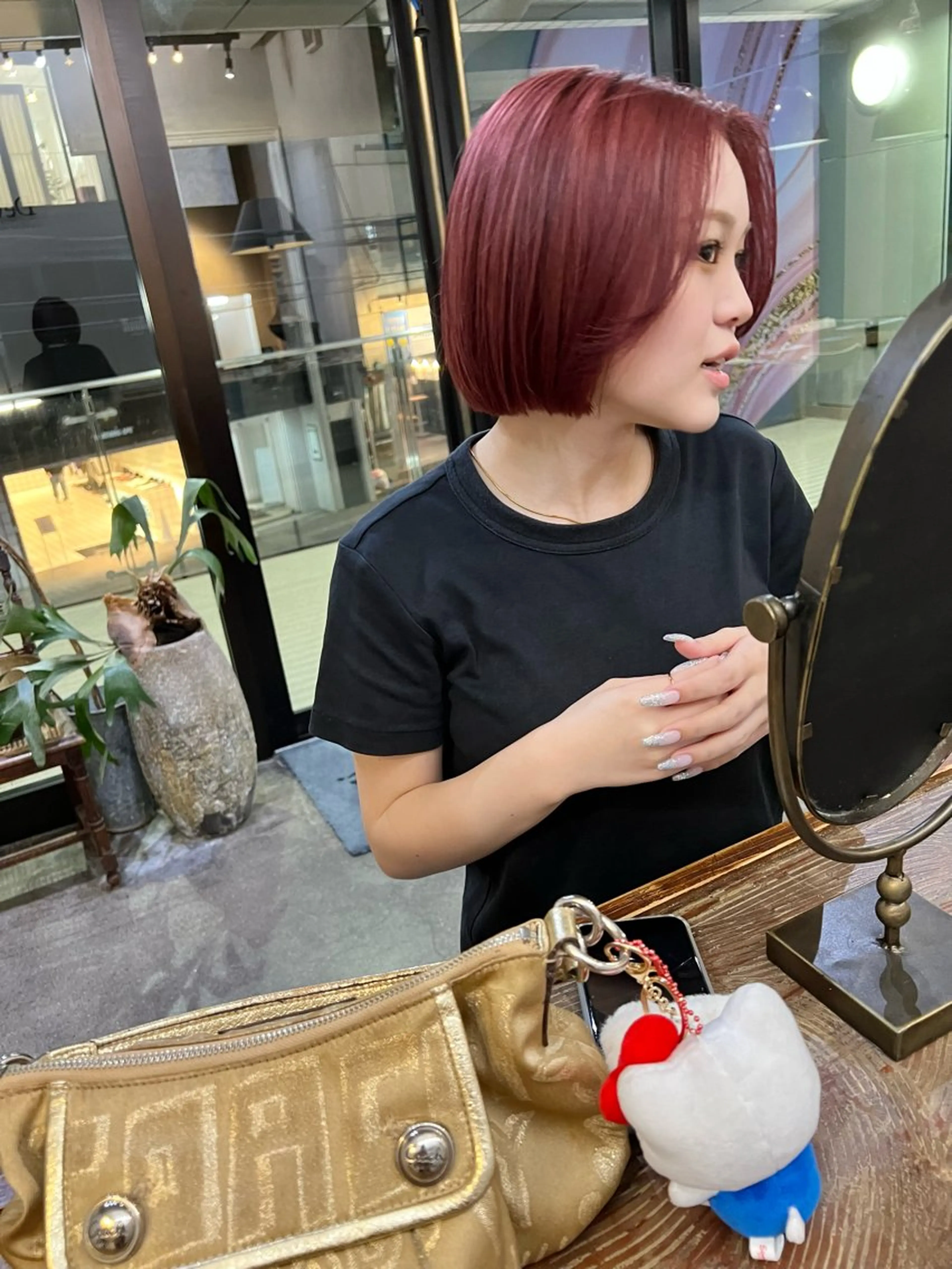 ショート カラー ブリーチ ボルドーカラー ダブルカラー レッドカラー ボブ カット ヘアカラー 千葉 郁也のヘアスタイル