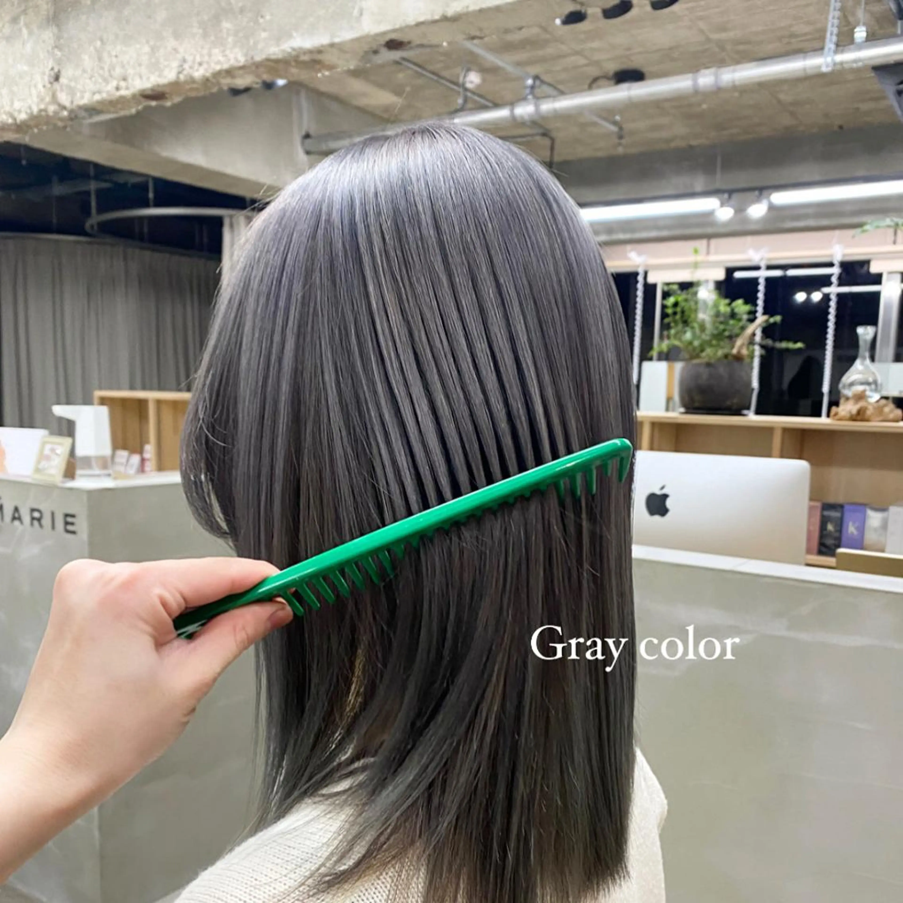 ミディアム 茜璃/ブリーチカラー /レイヤーカットのヘアスタイル