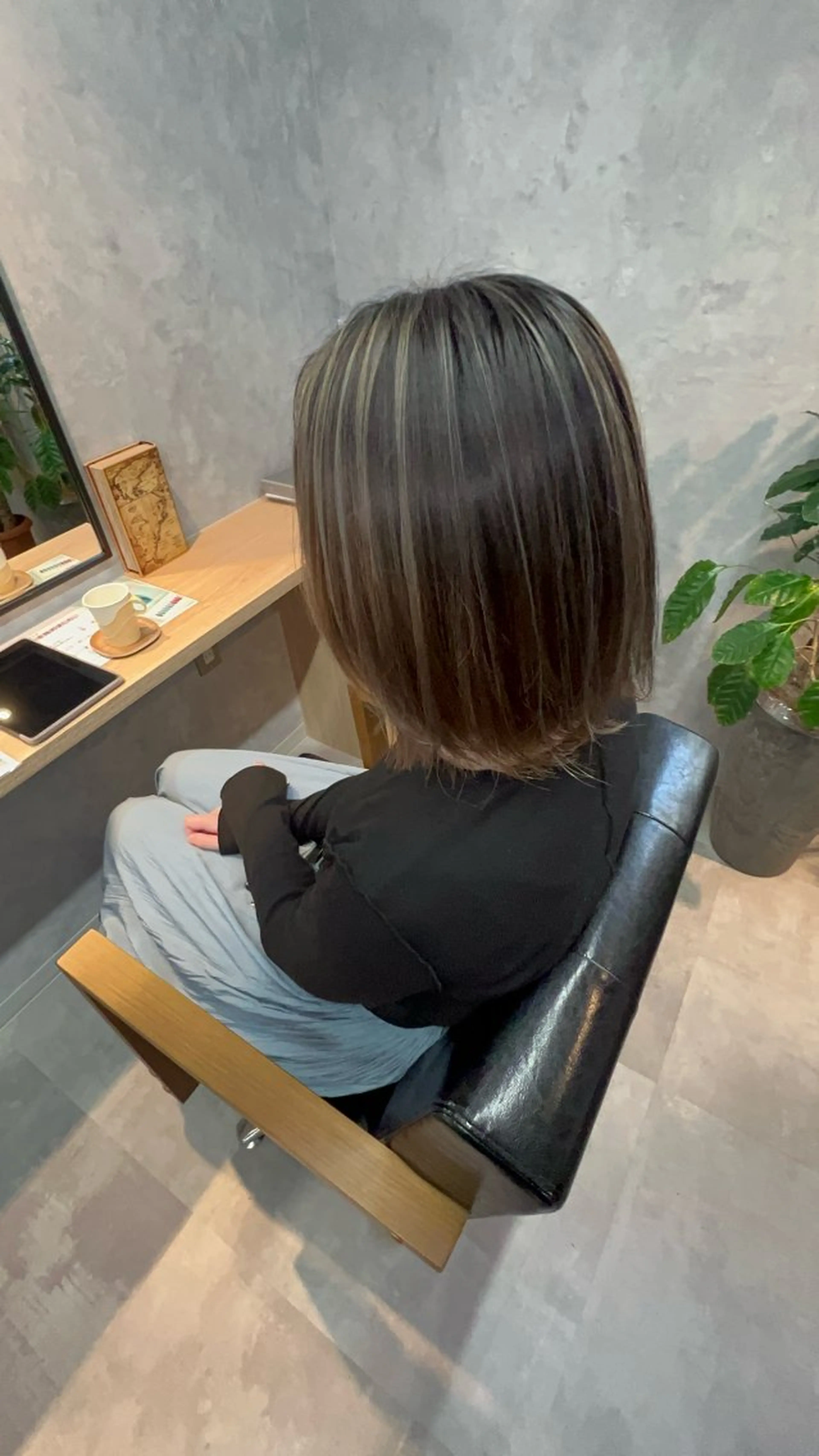 ミディアム motoトップカラー リスト/ブリーチカラのヘアスタイル