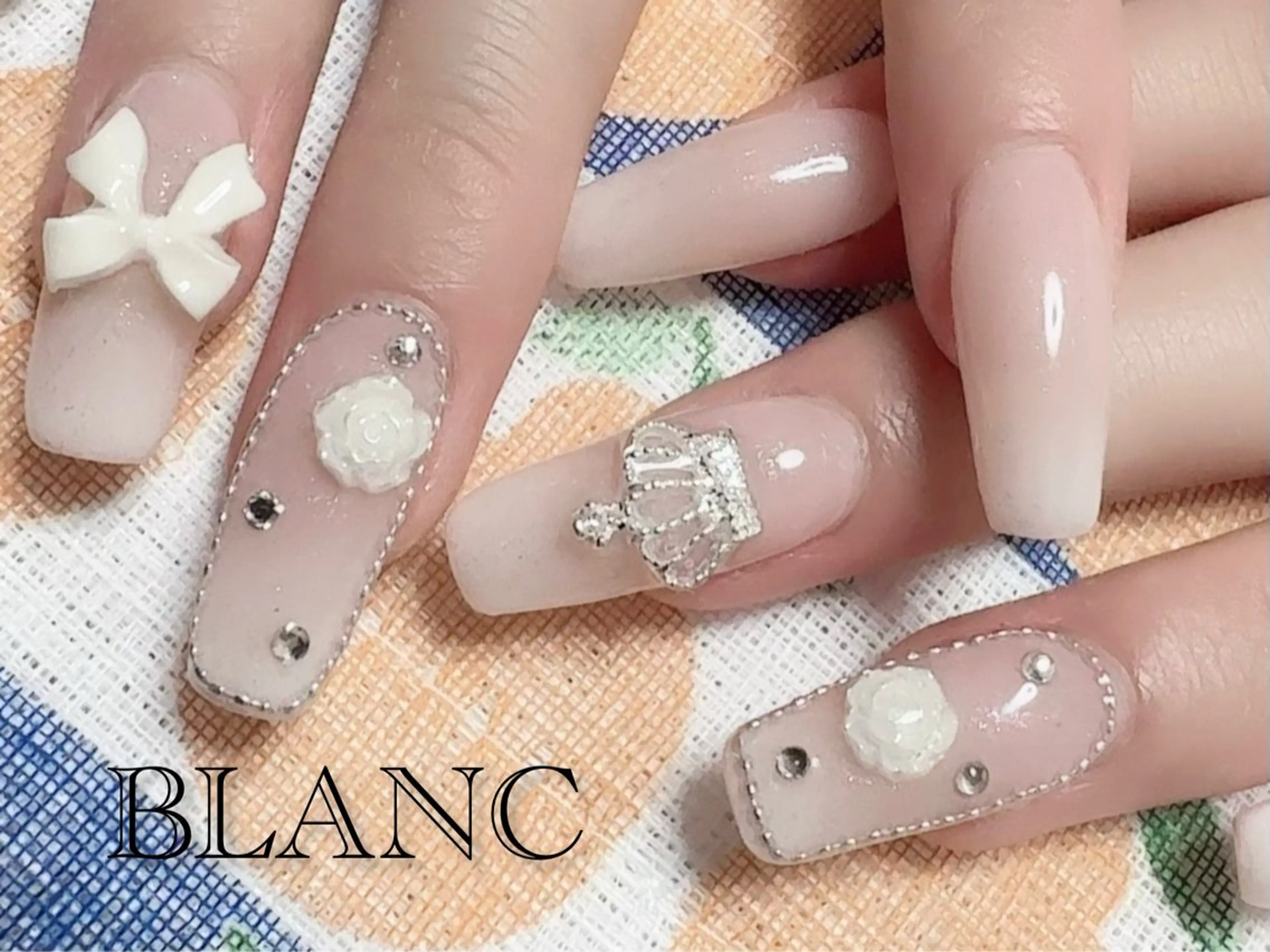 ネイル アートネイル 長さ出し ジェルネイル グラデーション 持ち込み ハンドネイル BLANC （ブラン）のネイルデザイン