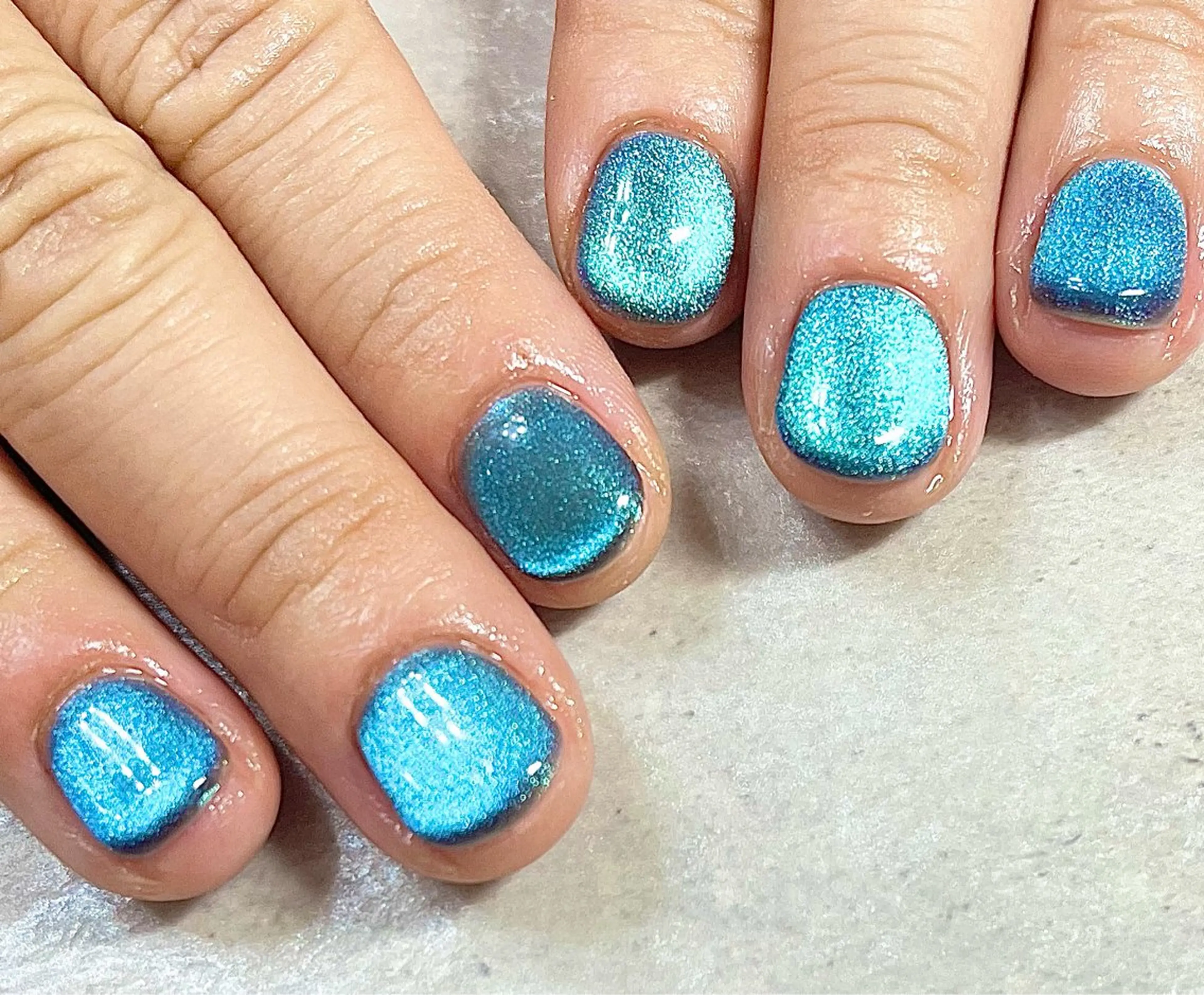 ネイル ブルー マグネットネイル マグネットワンカラー ビー玉ネイル ニュアンスネイル ハンドネイル nailsalonMIR所属・ネイルサロン ミールのネイルデザイン