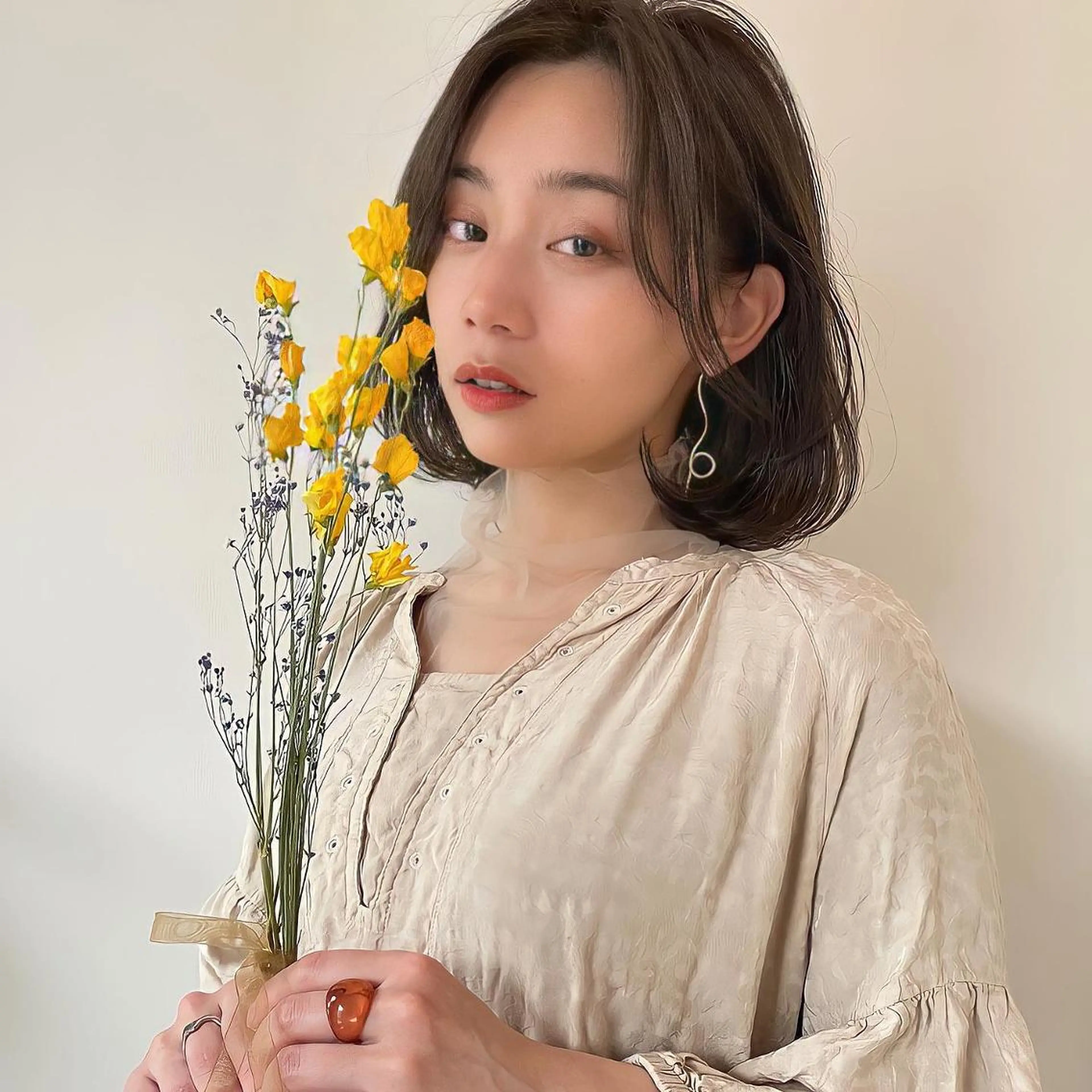 ミディアム カラー ヘアアレンジ ベージュカラー グラデーションカラー ハイライトカラー 韓国風カラー くせ毛 韓国/髪質改善💘 櫻井かれんのヘアスタイル