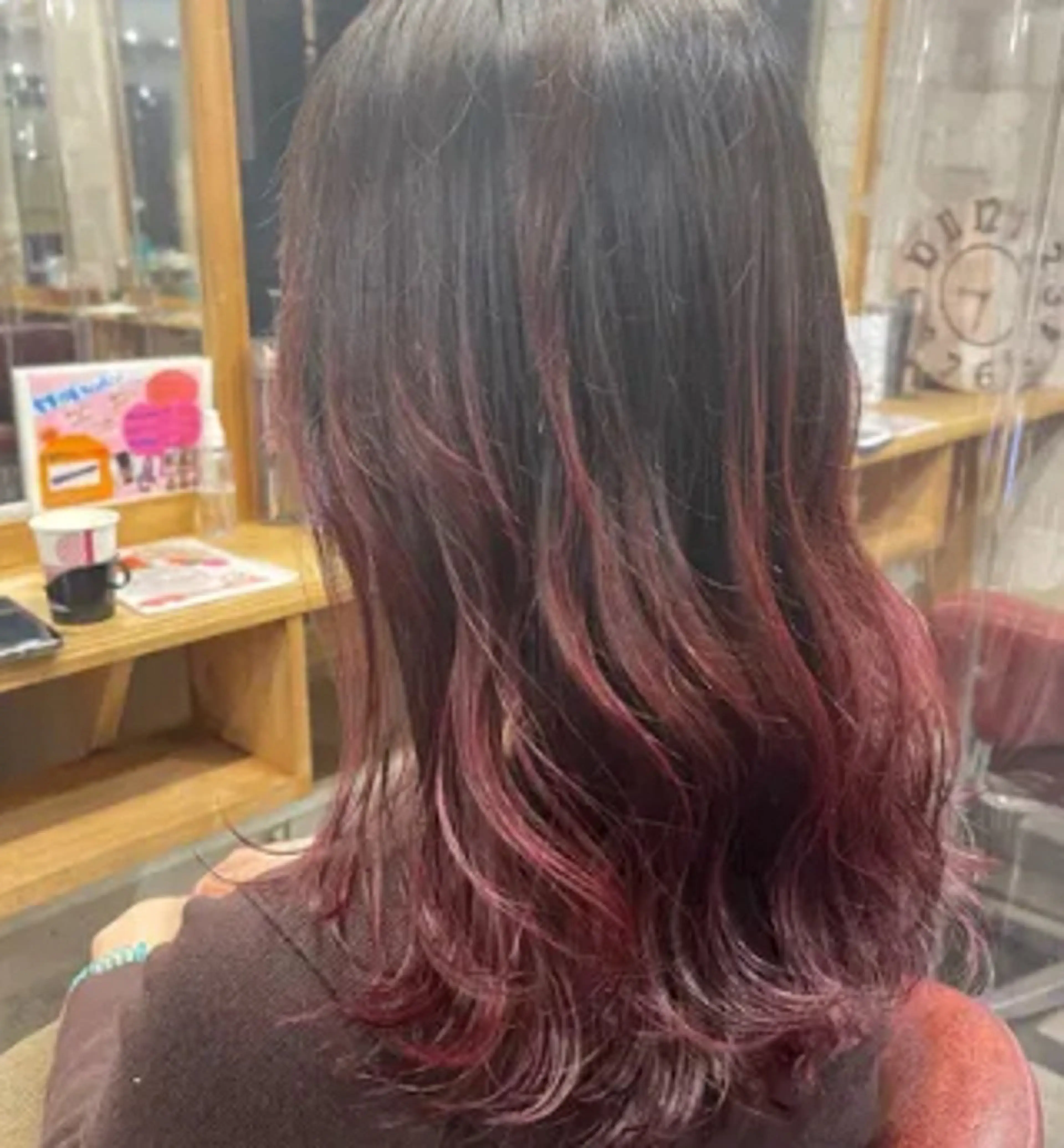 ミディアム カラー ナンバーナイン所属・佐藤 莉子のヘアスタイル