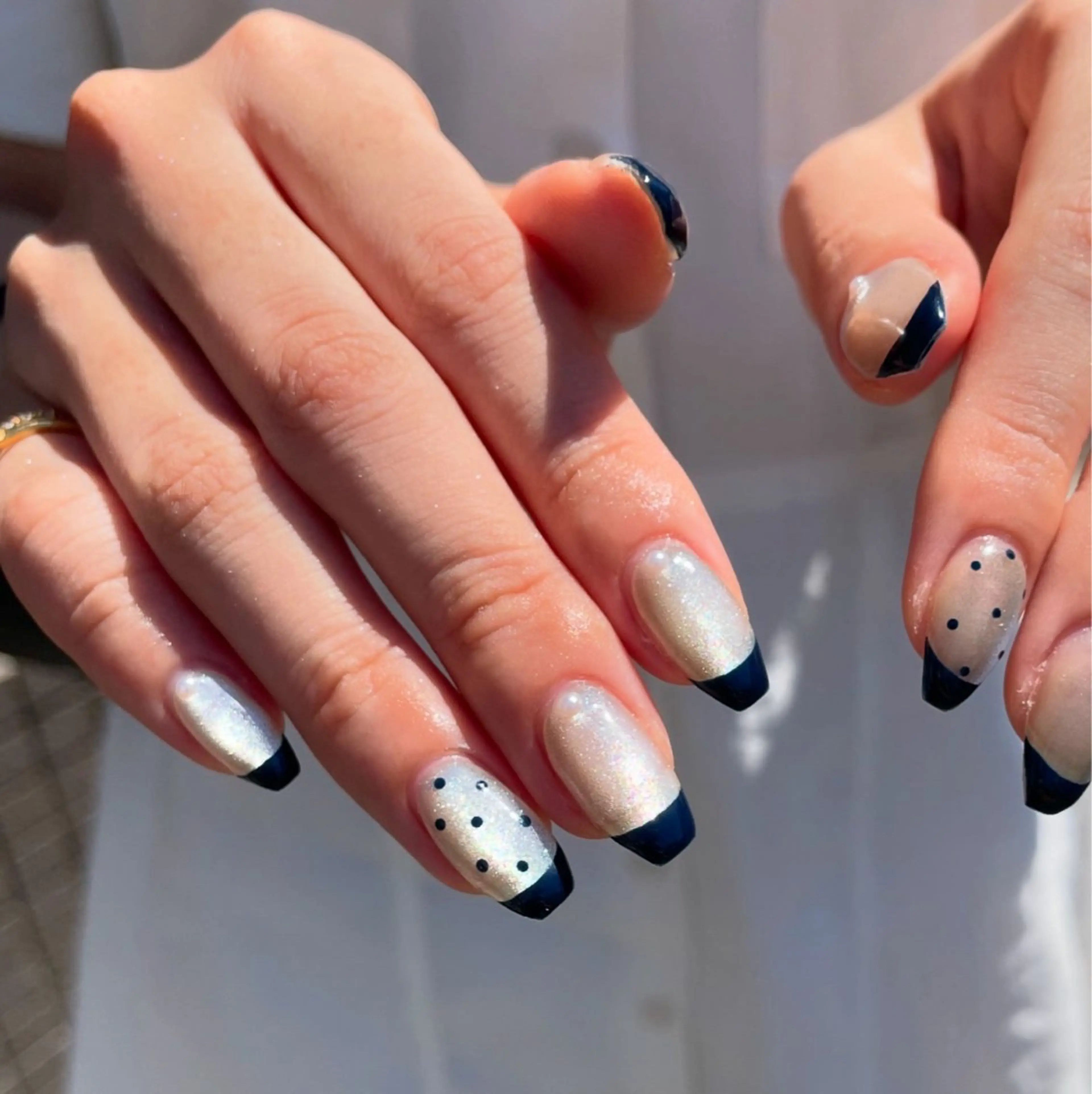 ネイル ドット フレンチネイル キラキラネイル マグネットネイル マグネットフレンチ ハンドネイル ハンドケア 🎀NAIL🎀 AI🪄︎︎◝✩のネイルデザイン