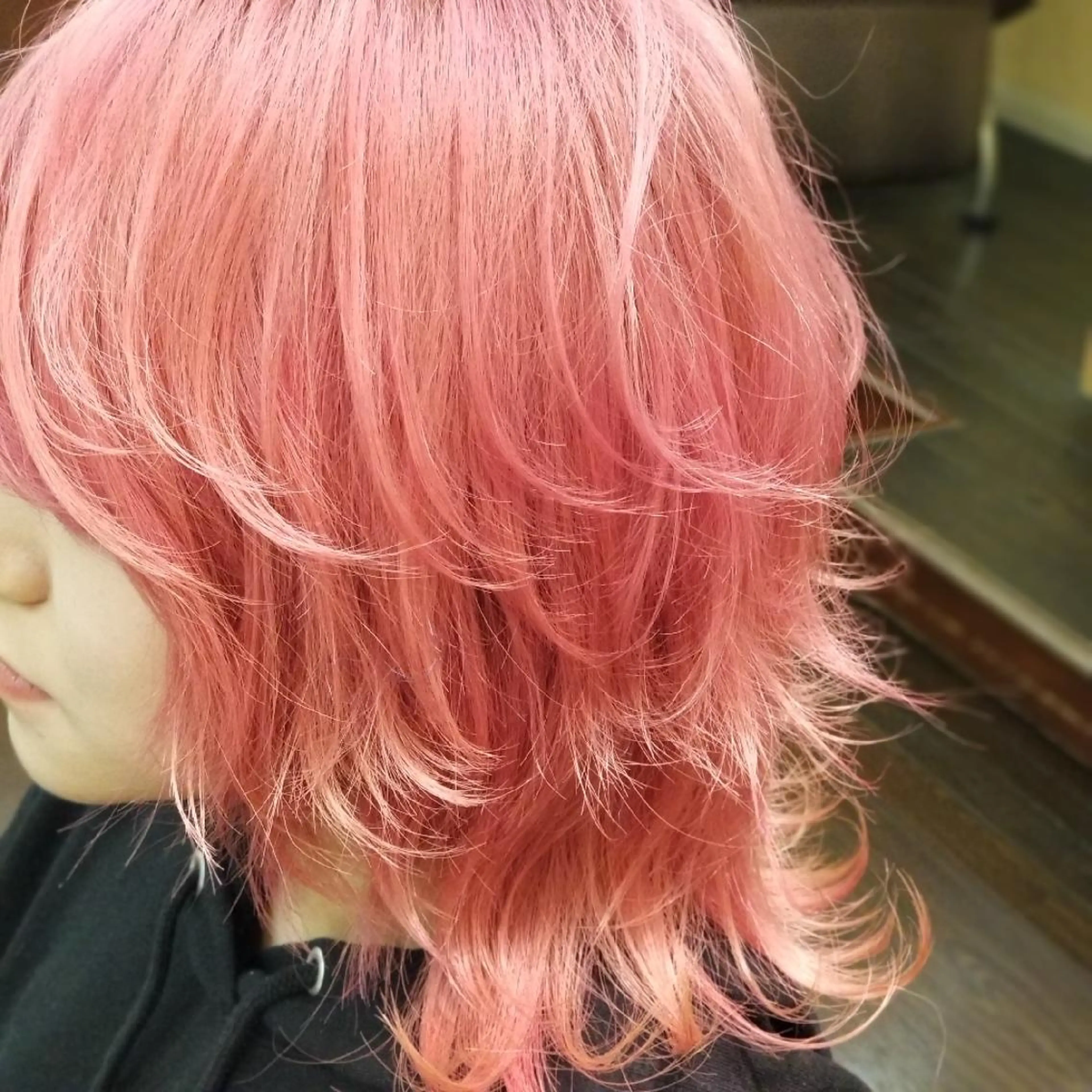 ミディアム カラー ブリーチ ピンクカラー ウルフカット ヘアカラー 植田 /エクステ /ブリーチ/髪質改善のヘアスタイル