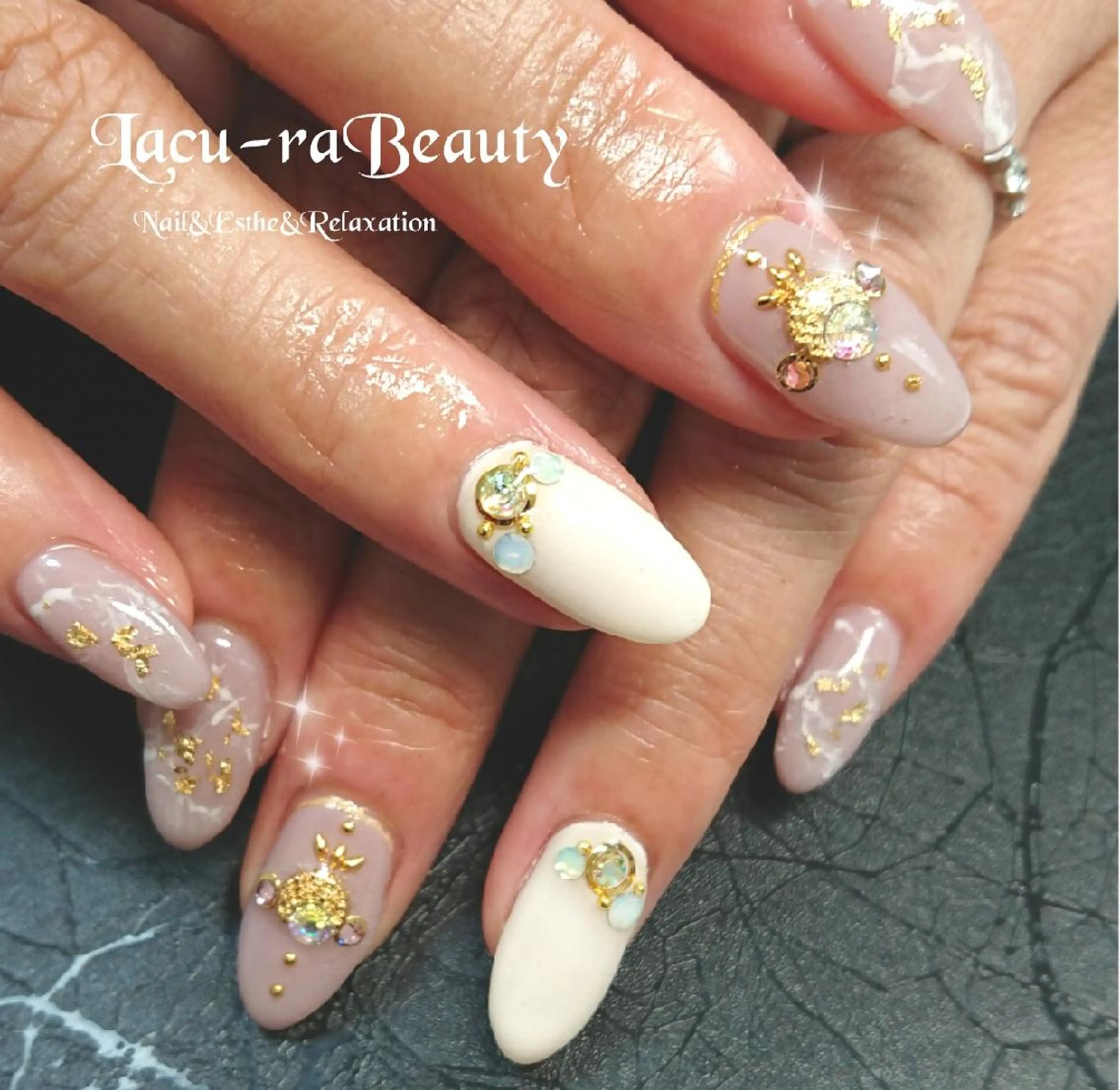 ネイル 小顔と腸の専門店 ラクーラビューティのエステ・リラクイメージ