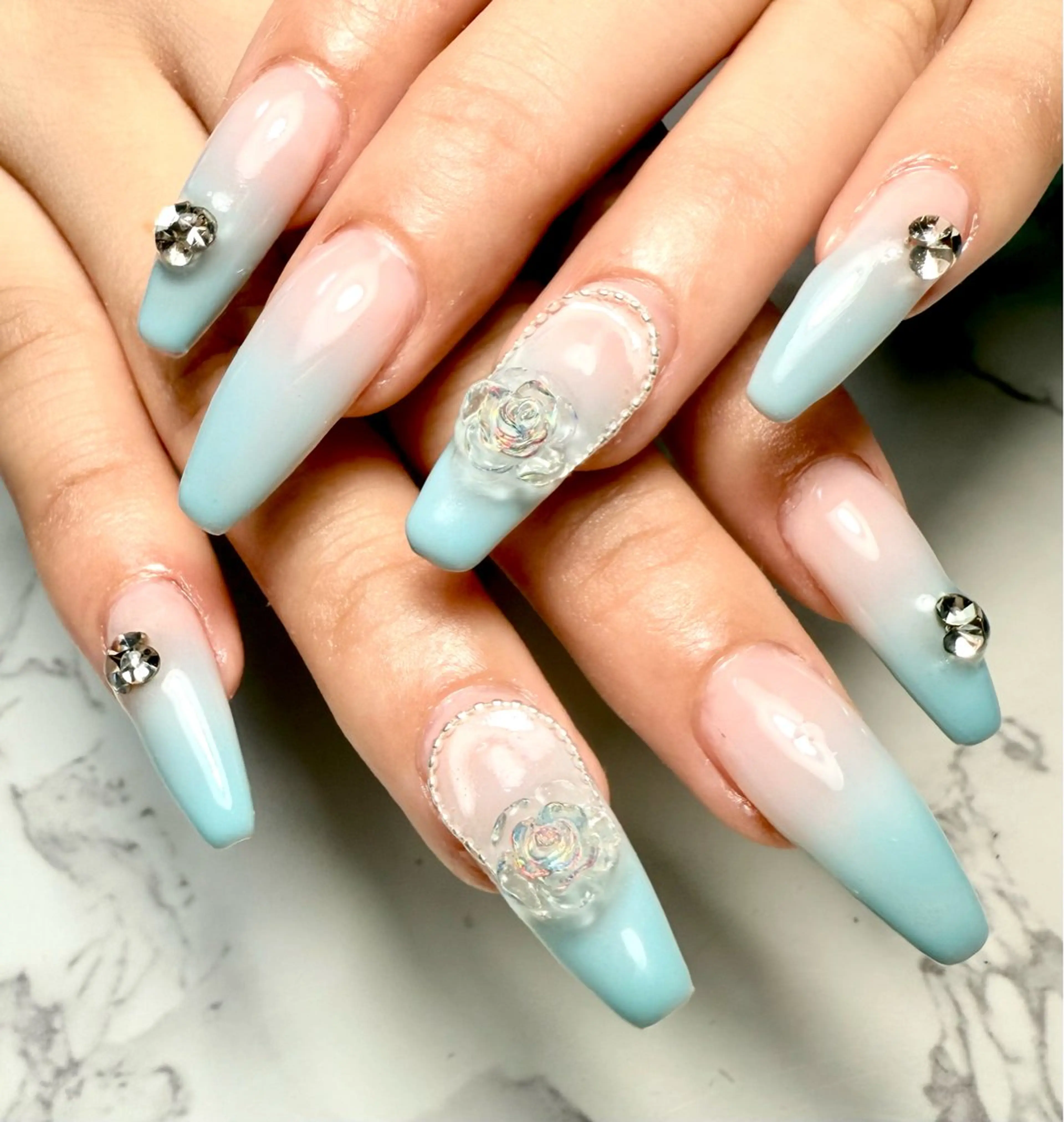 ネイル アートネイル チークネイル フレンチネイル 氷ネイル・うるうるネイル キラキラネイル M.N_ nailのネイルデザイン