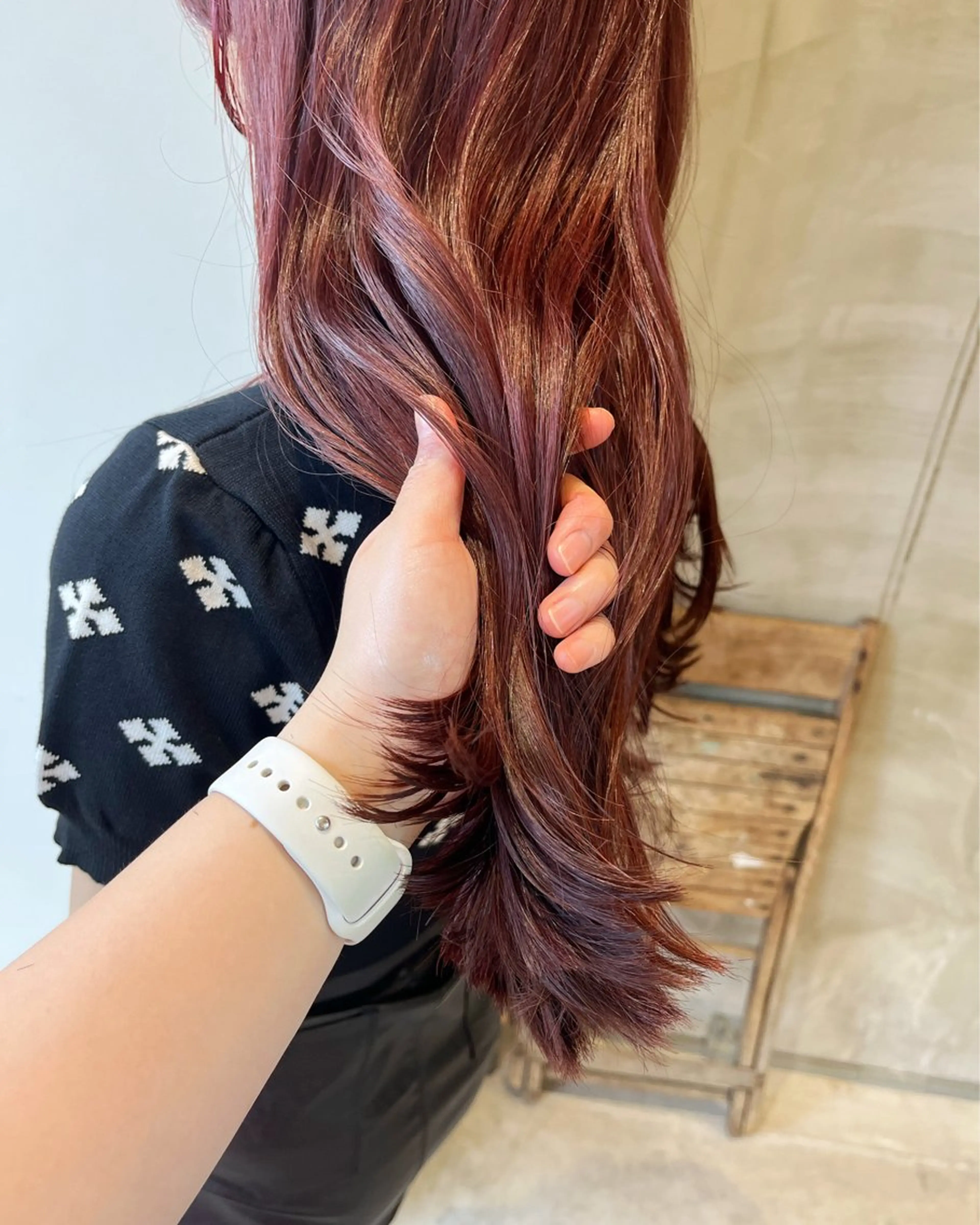 ロング カラー レッドカラー 鈴木 美紅のヘアスタイル