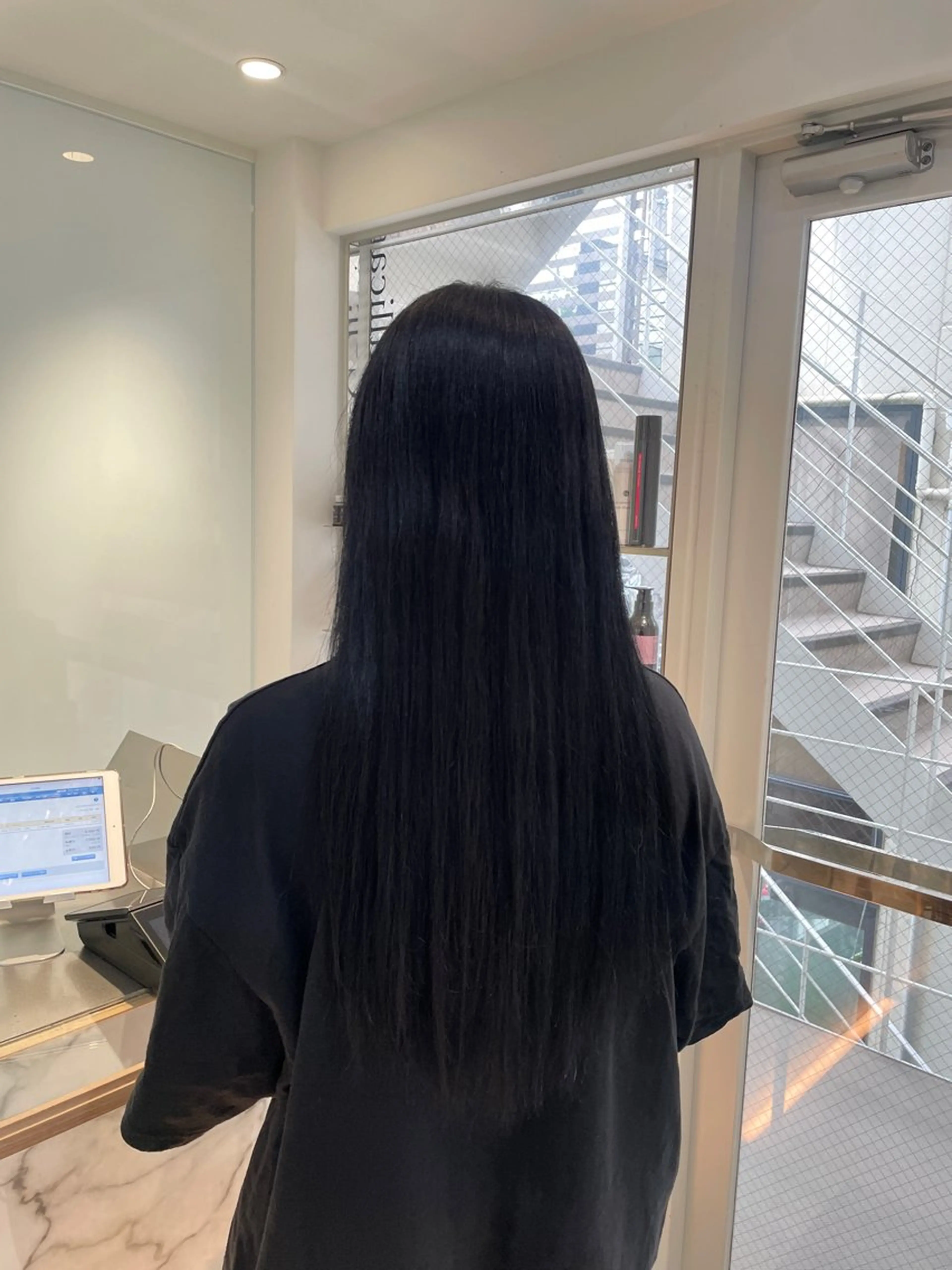 ロング カラー ヘアアレンジ 黒髪 ブリーチ ブルーカラー ブルーブラック 透明感カラー ヘアカラー トリートメント ヘッドスパ ヘアセット 艶髪✨寒色カラー✨ 翁長孝輔のヘアスタイル