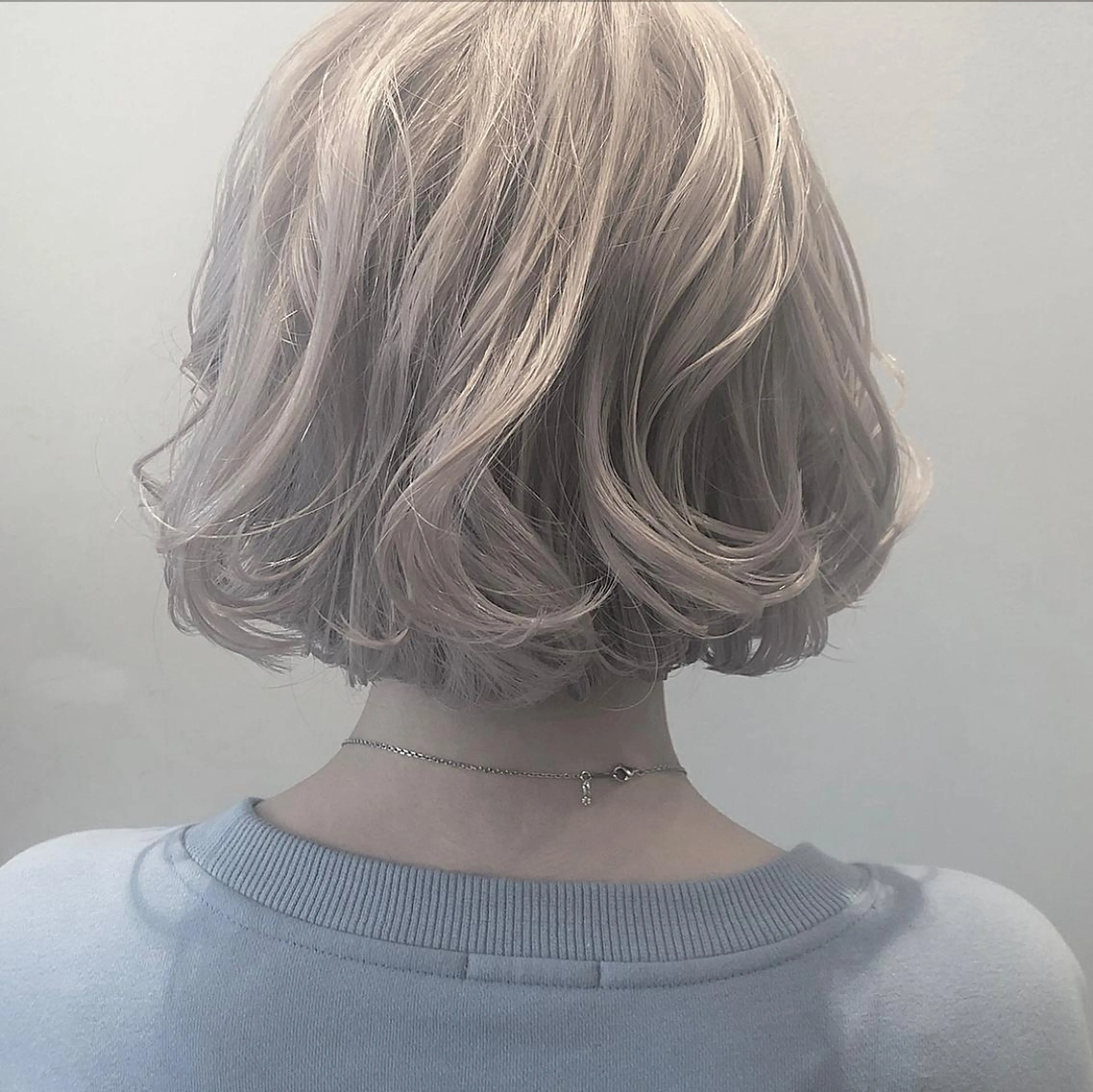 ショート カラー ブリーチ グレージュ ハイトーンカラー ハイトーングレージュ カット ヘアカラー 縮毛矯正 トリートメント ニシダヒカリ🌙 髪質改善×似合わせのヘアスタイル