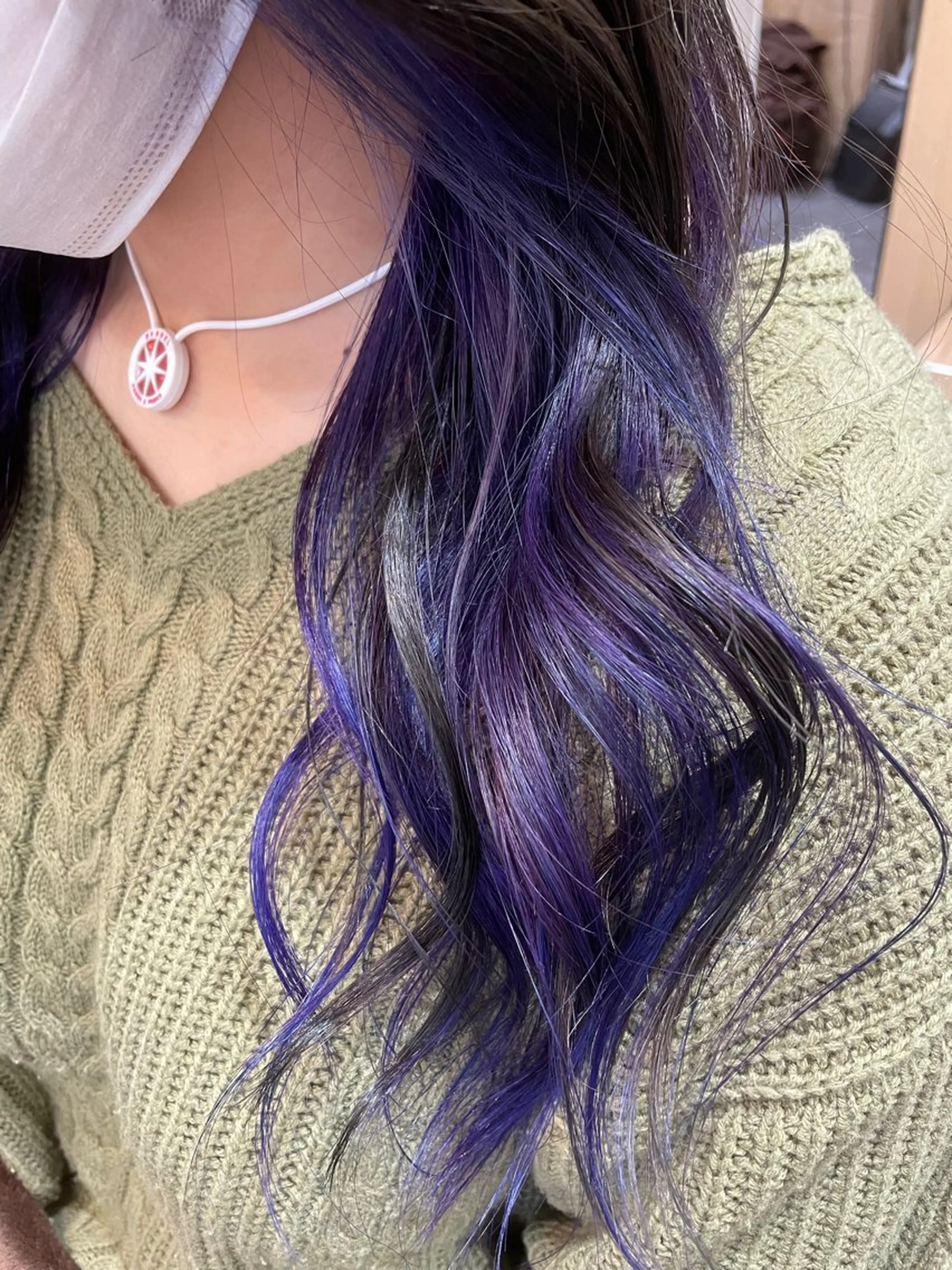 セミロング カラー ブルーカラー インナーカラー パープルカラー カット ヘアカラー Amour なぐらのヘアスタイル