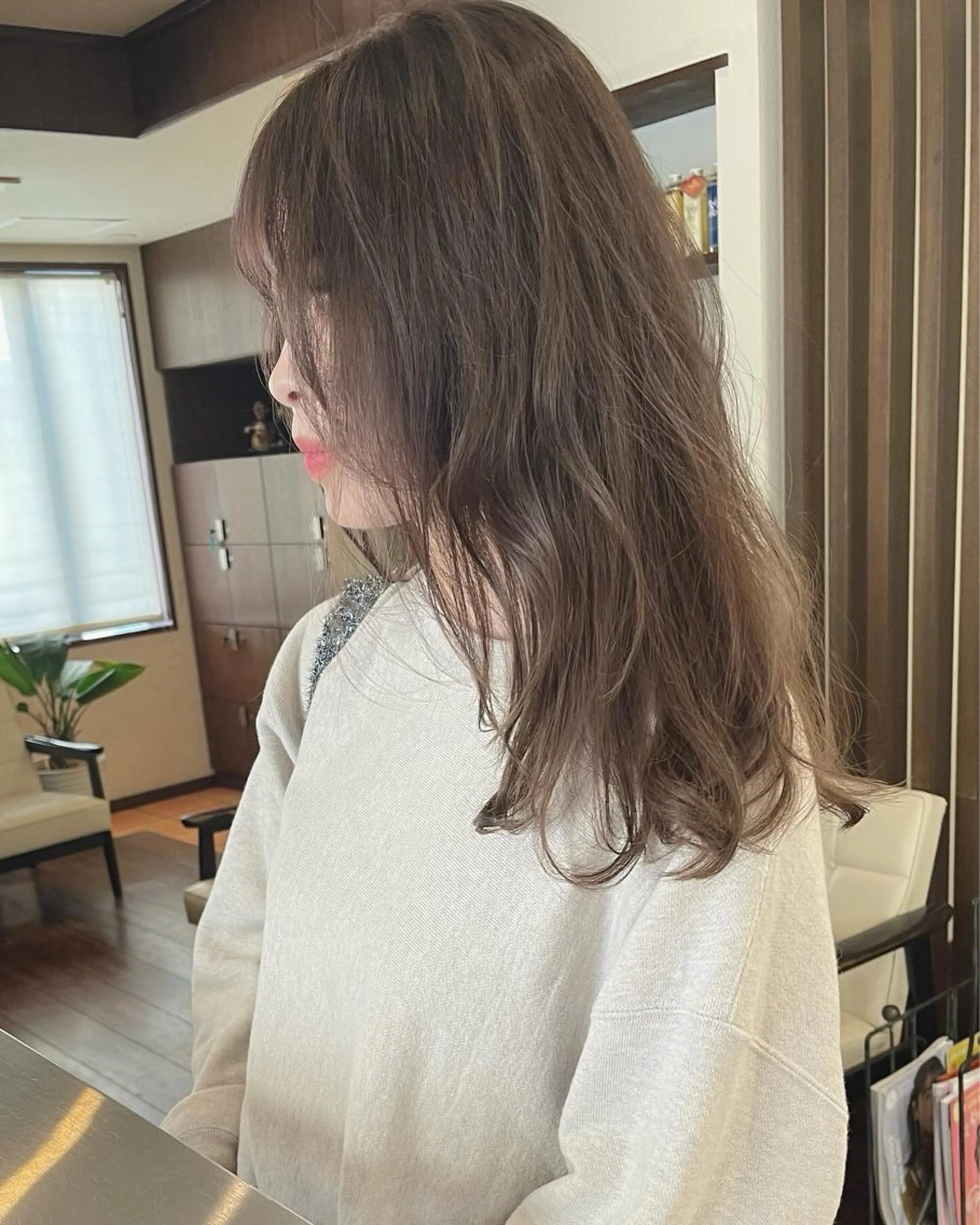 ミディアム カラー ブラウンカラー カット ヘアカラー トリートメント 髪質改善ｶﾗｰ ｹｱﾌﾞﾘｰﾁ/ﾀﾑのヘアスタイル