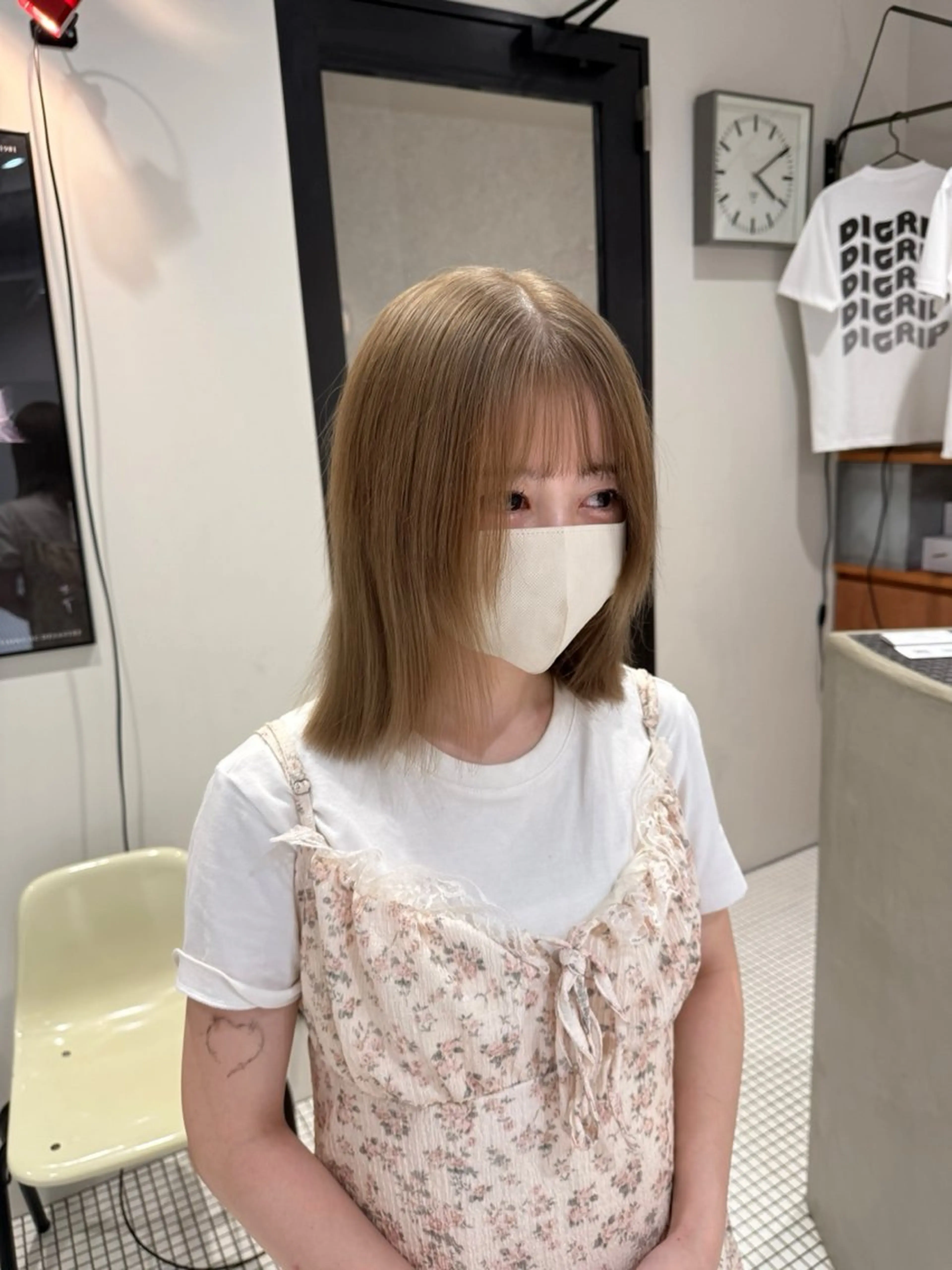 ミディアム カラー ベージュカラー ミルクティーベージュ カット ヘアカラー トリートメント コノカ/暖色カラー/ 透明感カラーのヘアスタイル