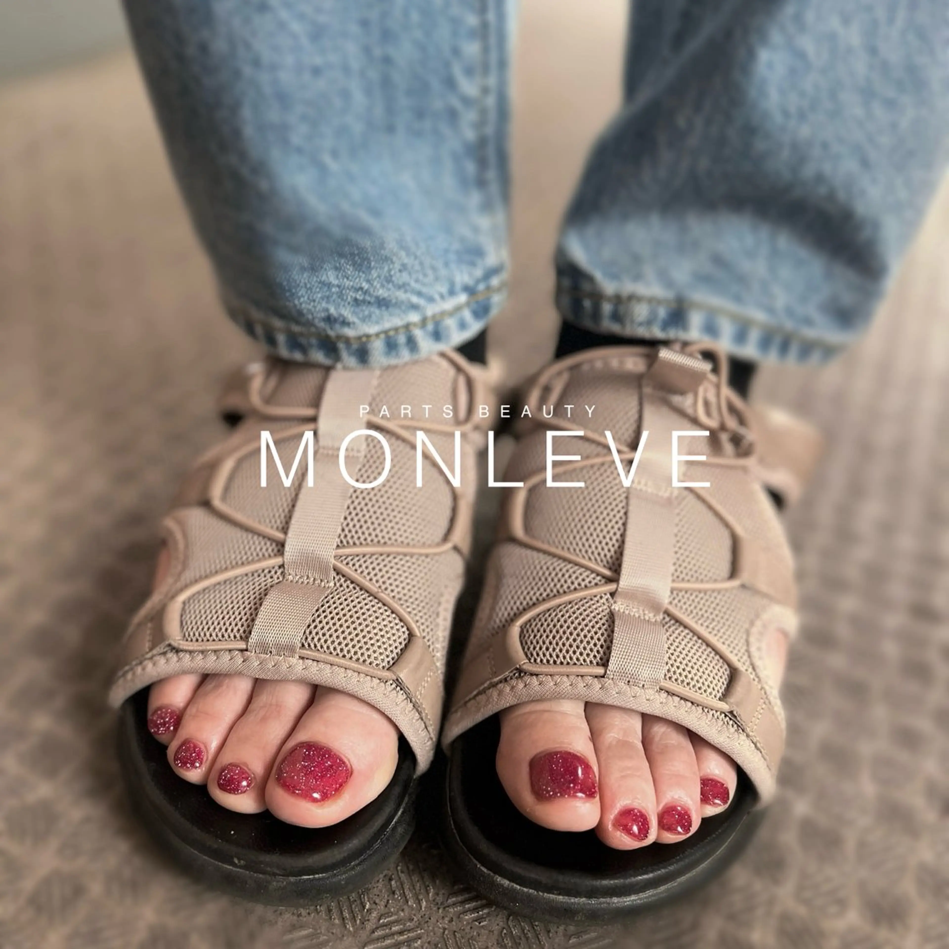 オフあり　フットネイル【アート２本付き】の写真