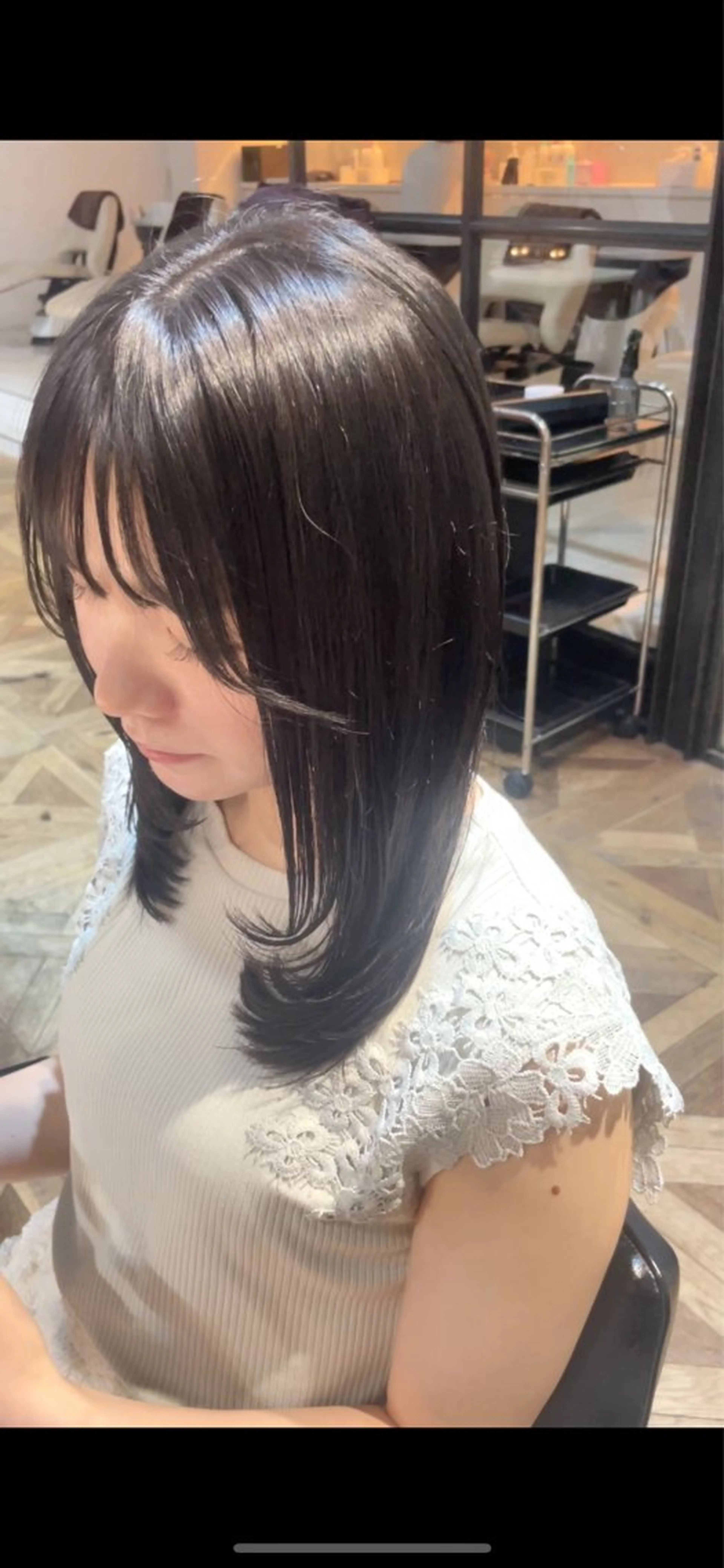 ミディアム カラー ミディアムレイヤー ブラウンカラー ダークブラウン レイヤーカット カット ヘアカラー トリートメント BEBE所属・ご新規様限定 透明感カラーKANAのヘアスタイル
