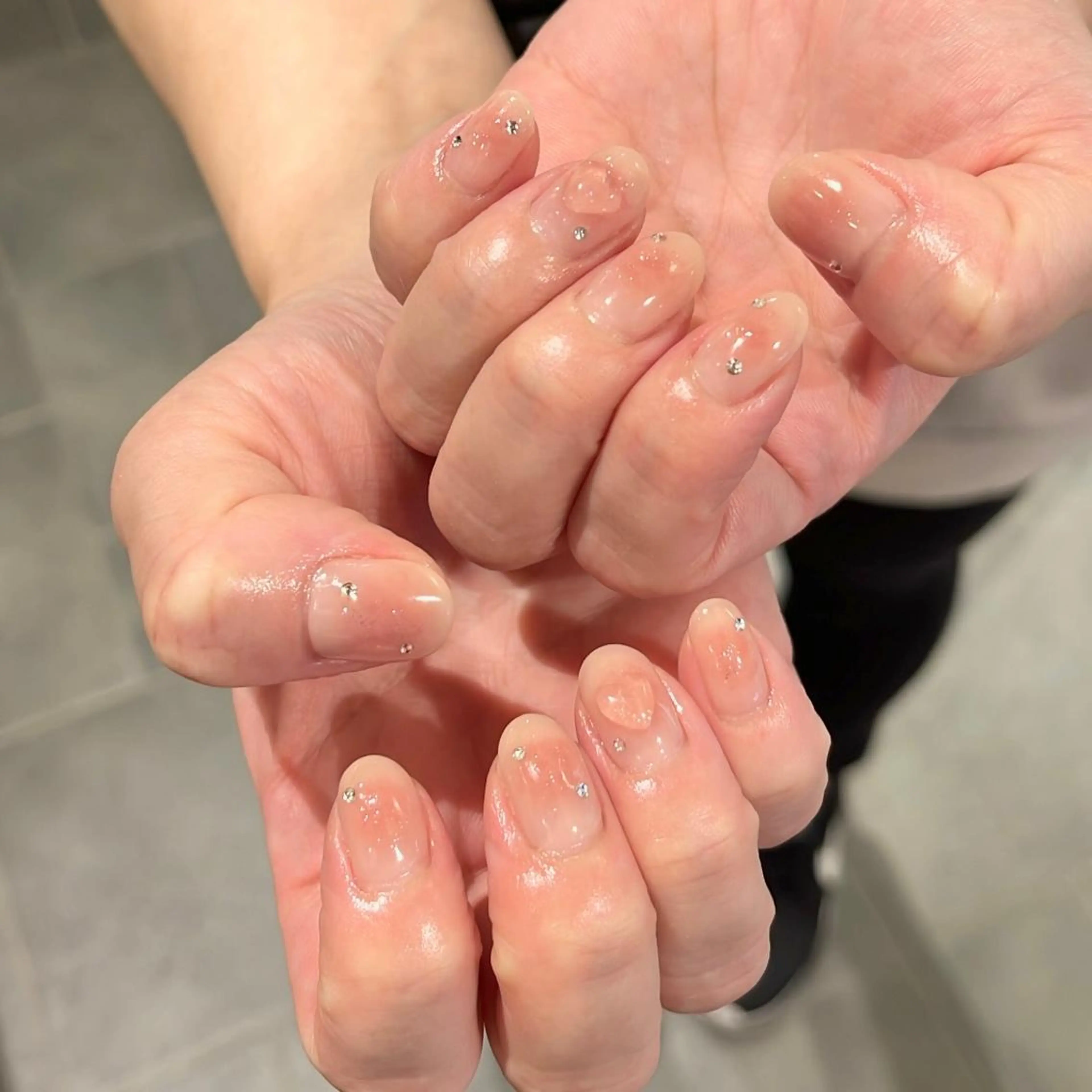 ネイル チークネイル ハート 鈴木 里奈のネイルデザイン