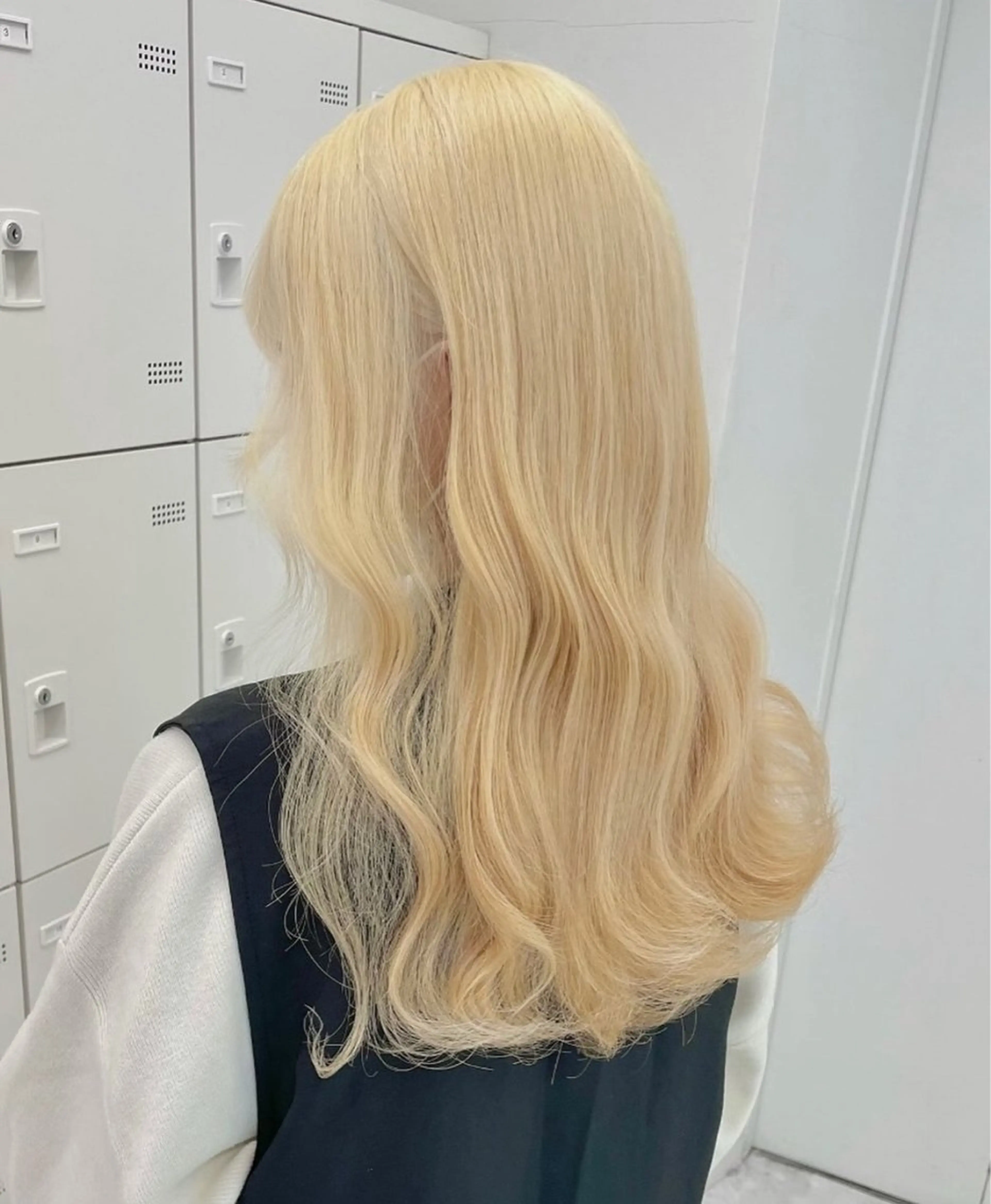 ロング カラー モテ髪💕ハイトーン ベージュ yuriaのヘアスタイル