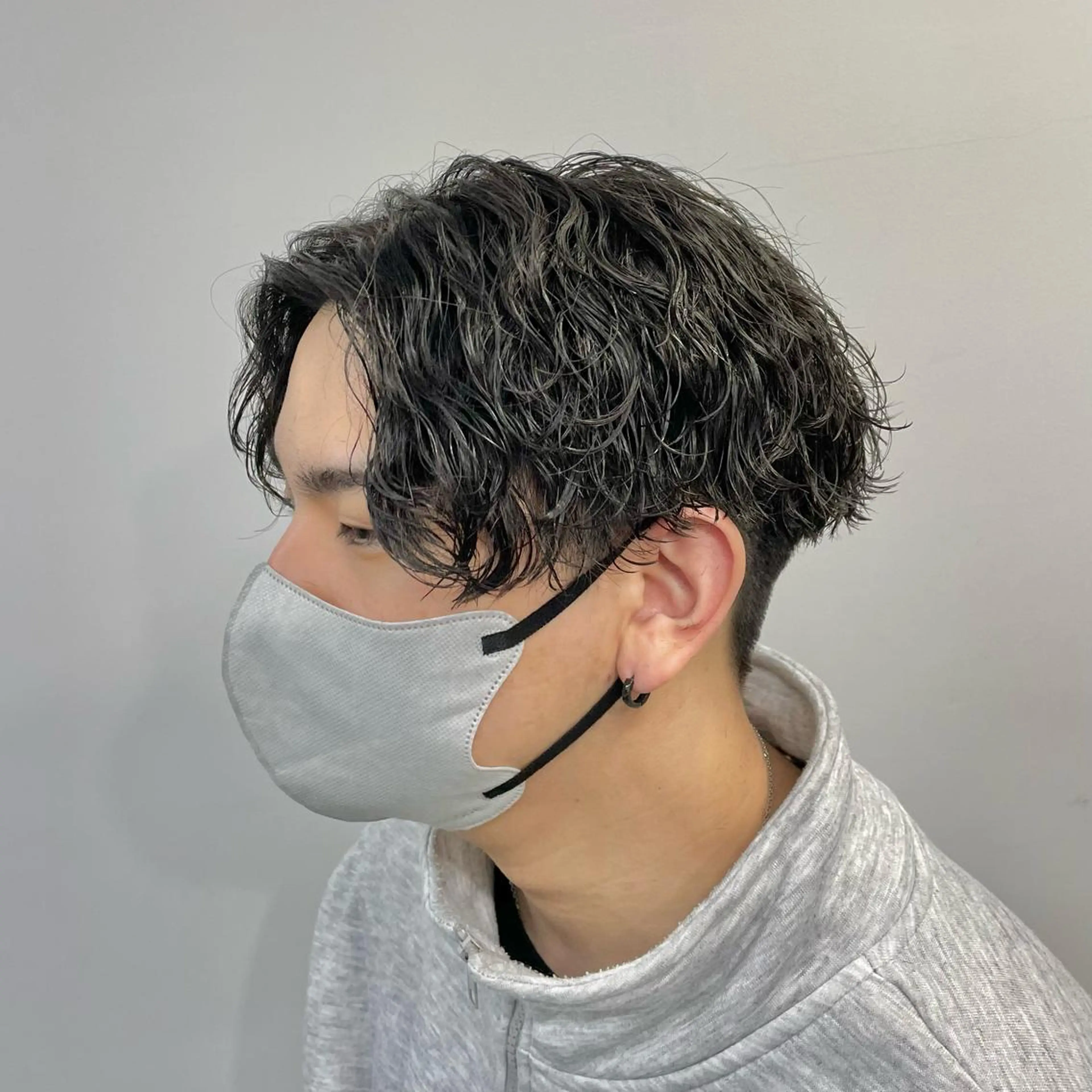 ショート パーマ メンズ センターパート 波巻きパーマ カット パーマ メンズ特化美容師/ 藤戸 椋のヘアスタイル