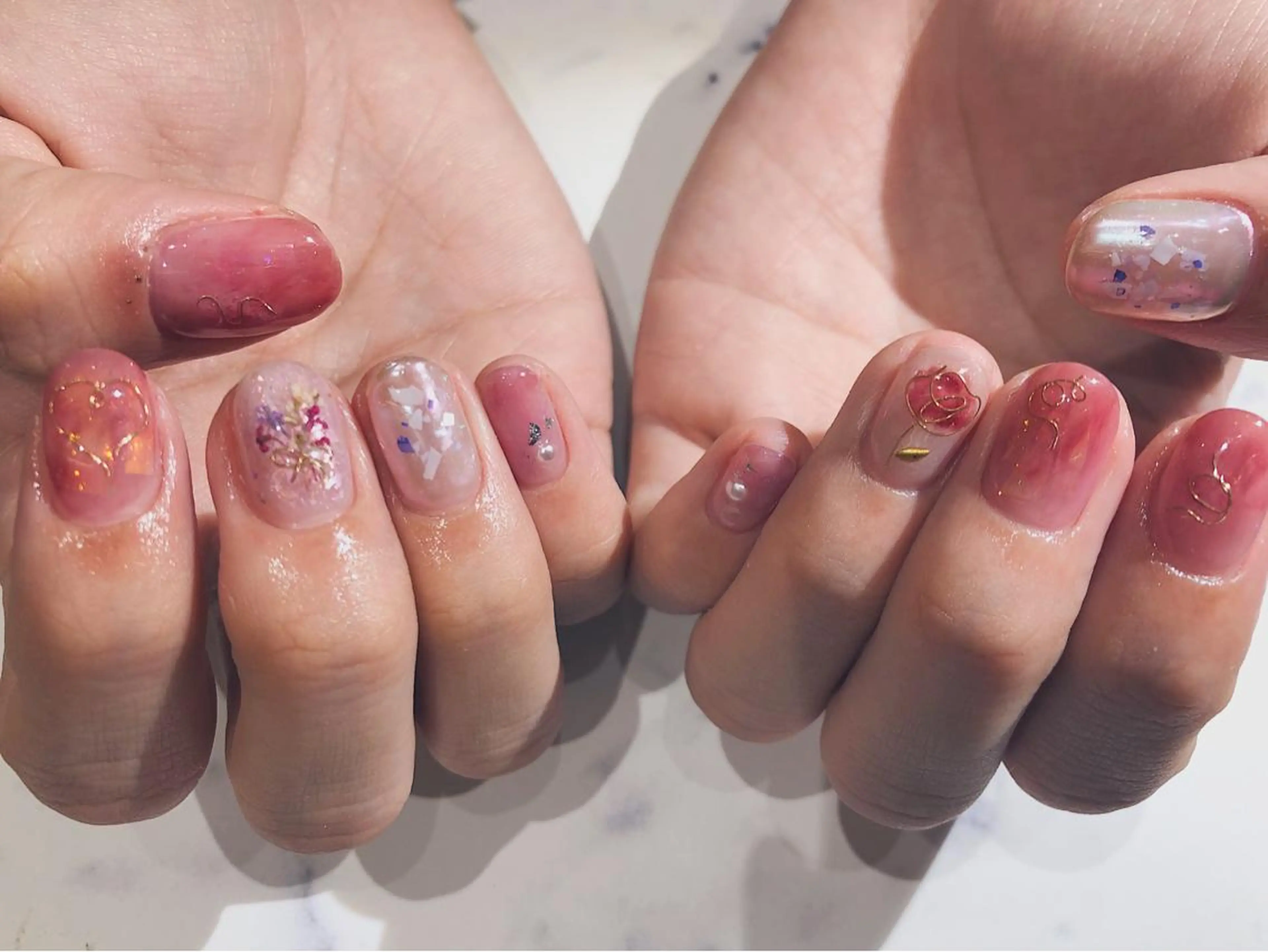 ショート カラー ネイル マツエク・マツパ ハンドネイル illum hicariのネイルデザイン