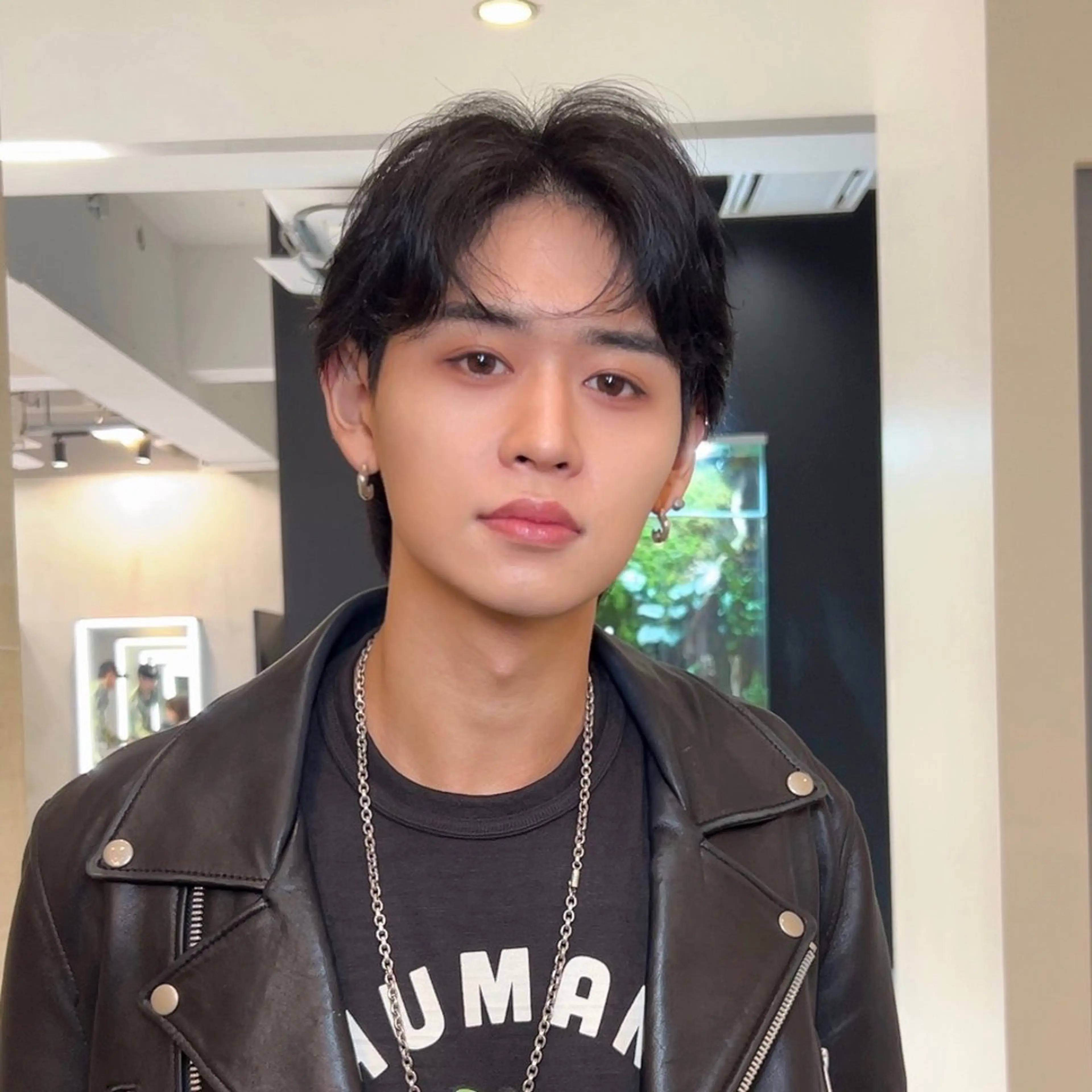 ミディアム パーマ メンズ カット パーマ 岡田大志🇰🇷 中/韓メンズヘアのヘアスタイル