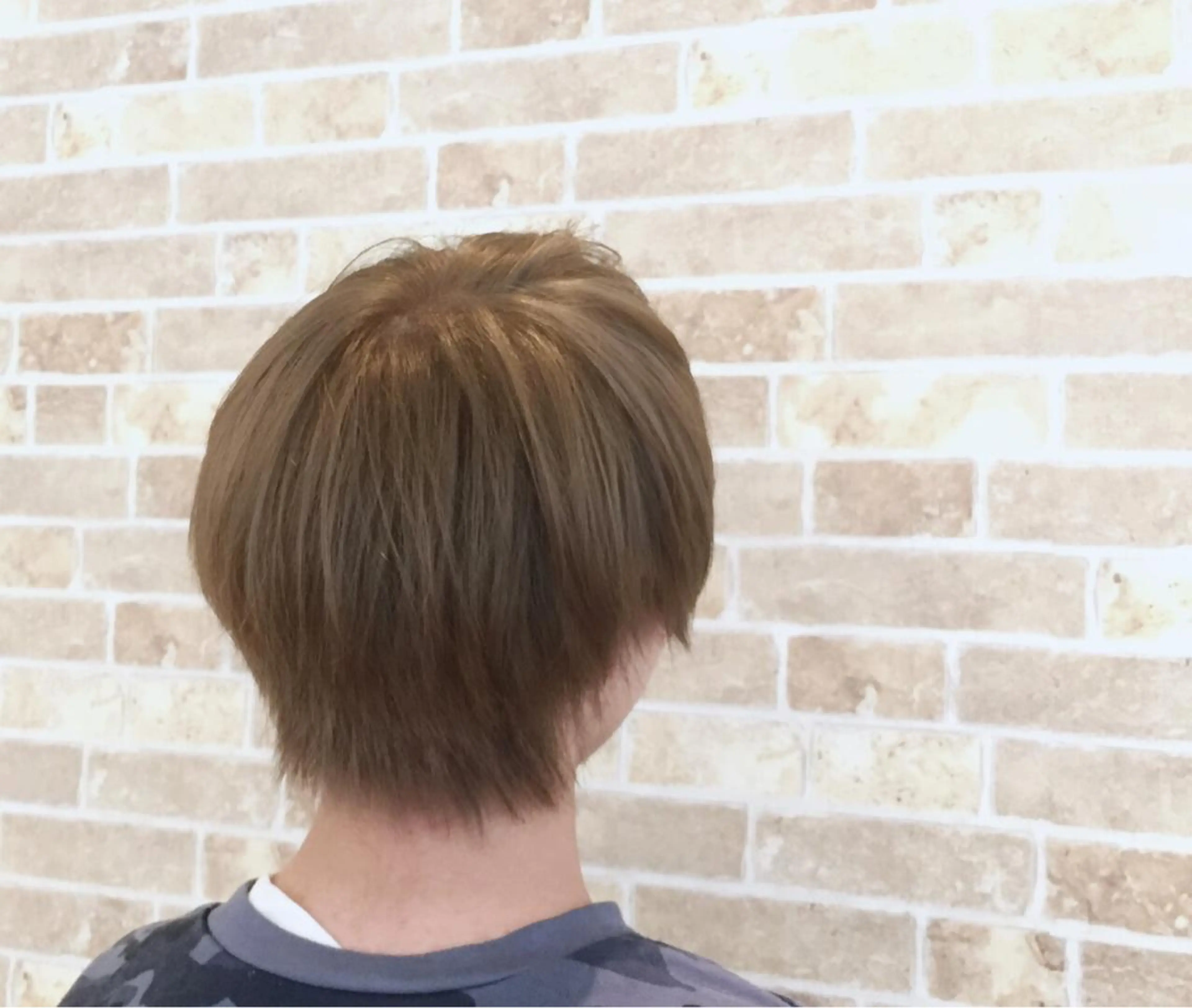 ショート カラー メンズ ベージュカラー ミルクティーベージュ 【髪質改善】 夏目結以のヘアスタイル