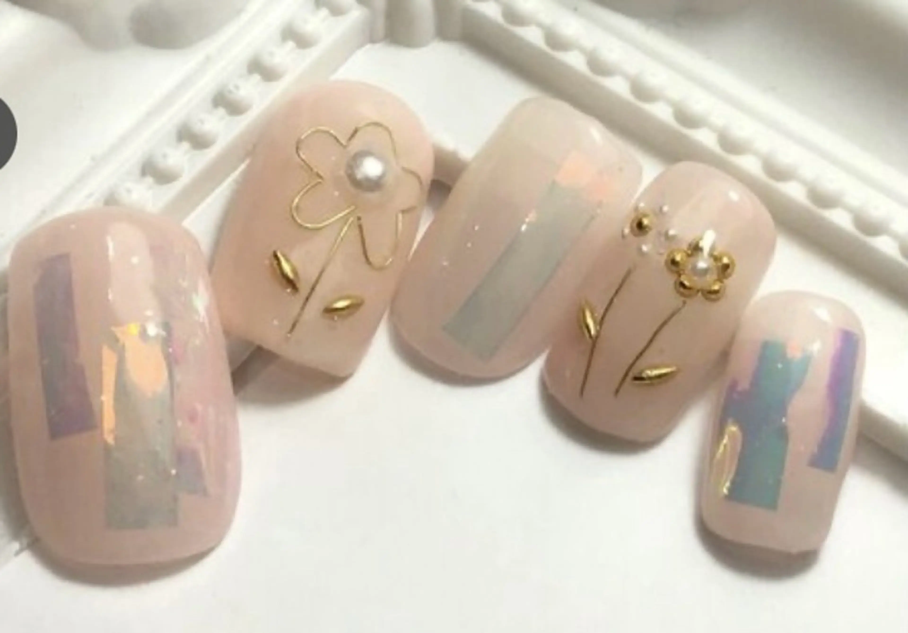 ネイル Nest 岩崎のネイルデザイン