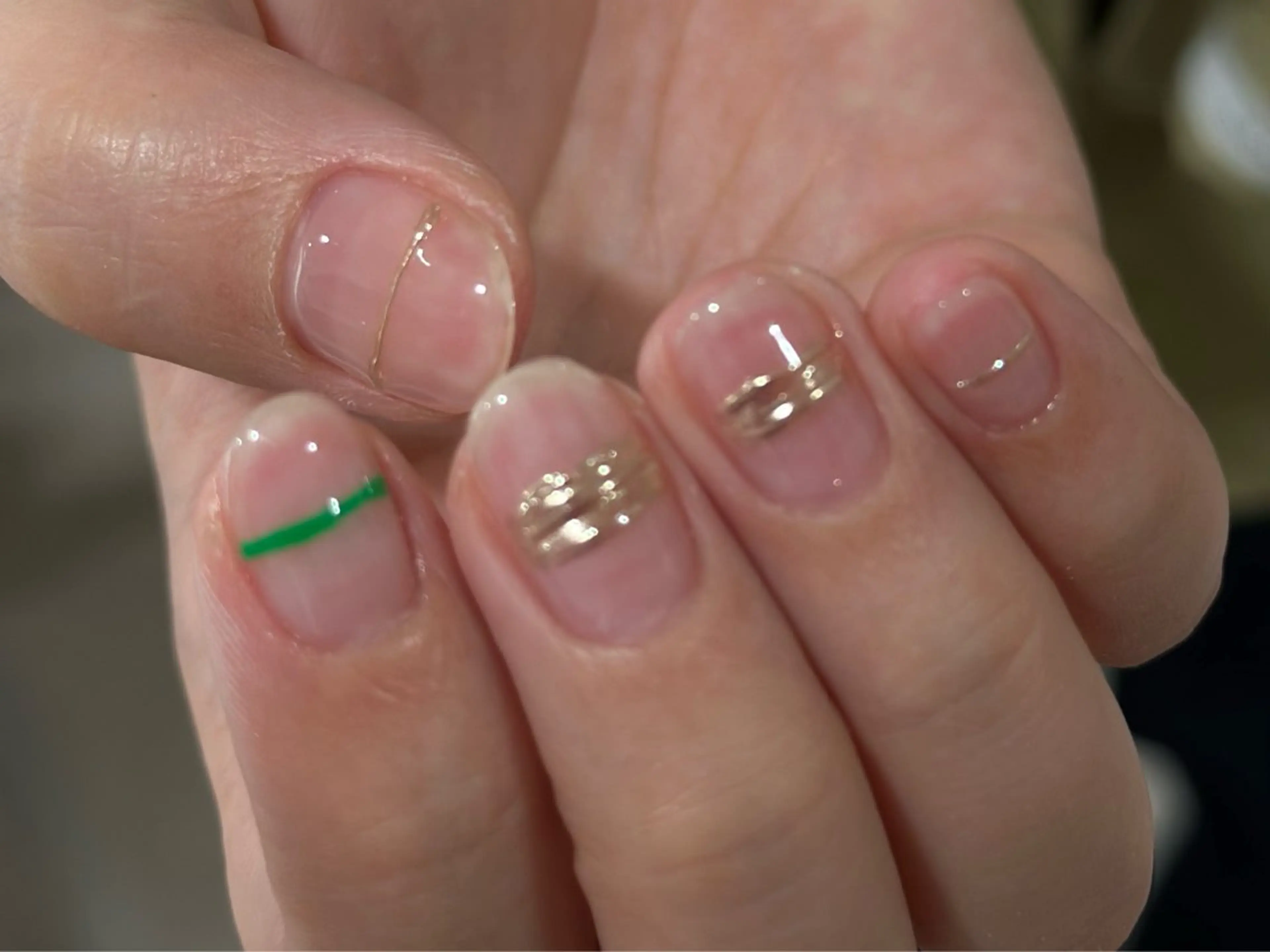 ネイル ゴールド グリーン ニュアンスネイル オフィスネイル シンプルネイル ANOVA所属・ANOVA アノヴァのネイルデザイン