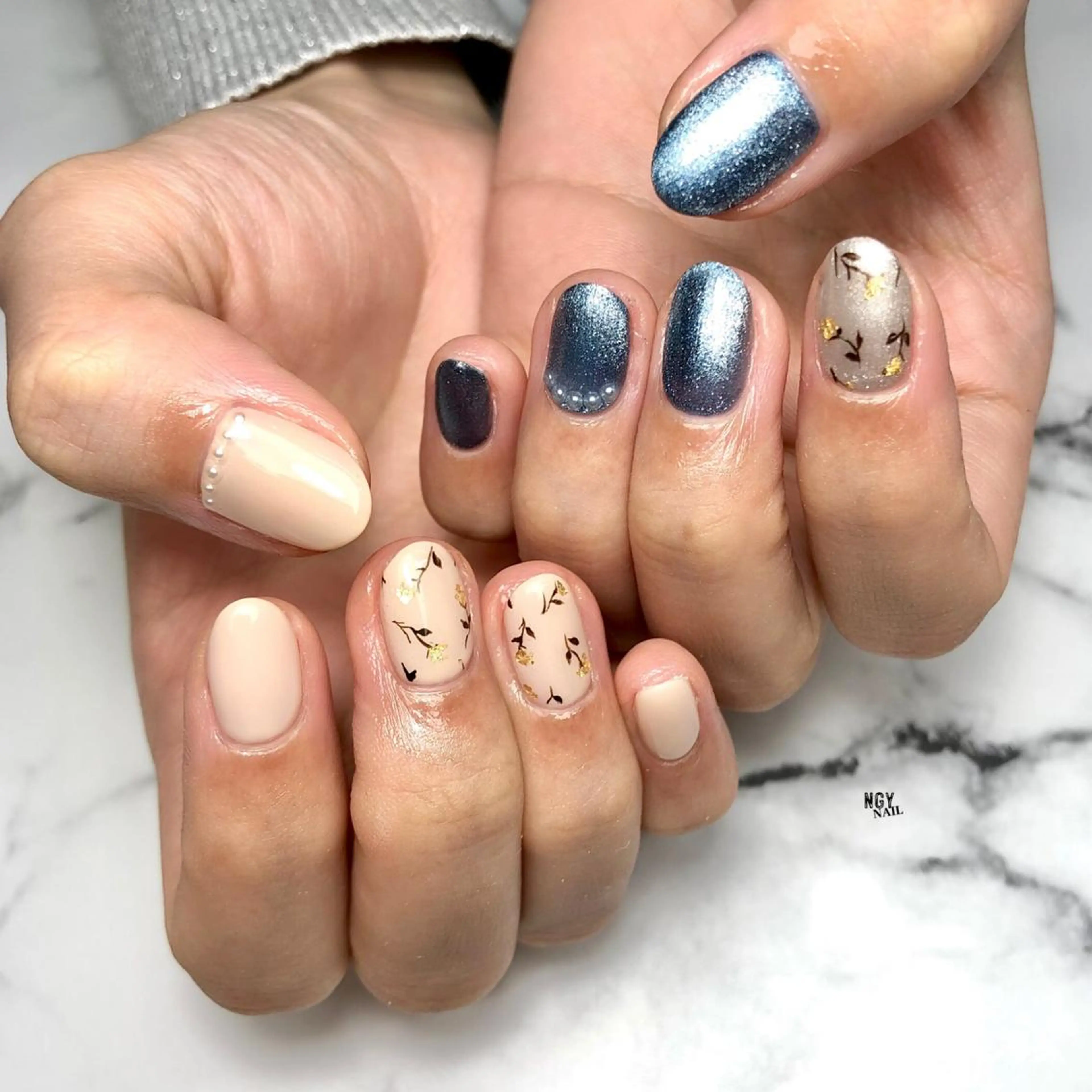 ネイル アートネイル ブルー ジェルネイル ラメ(グリッター) マグネットネイル ハンドネイル NAIL NOWのネイルデザイン