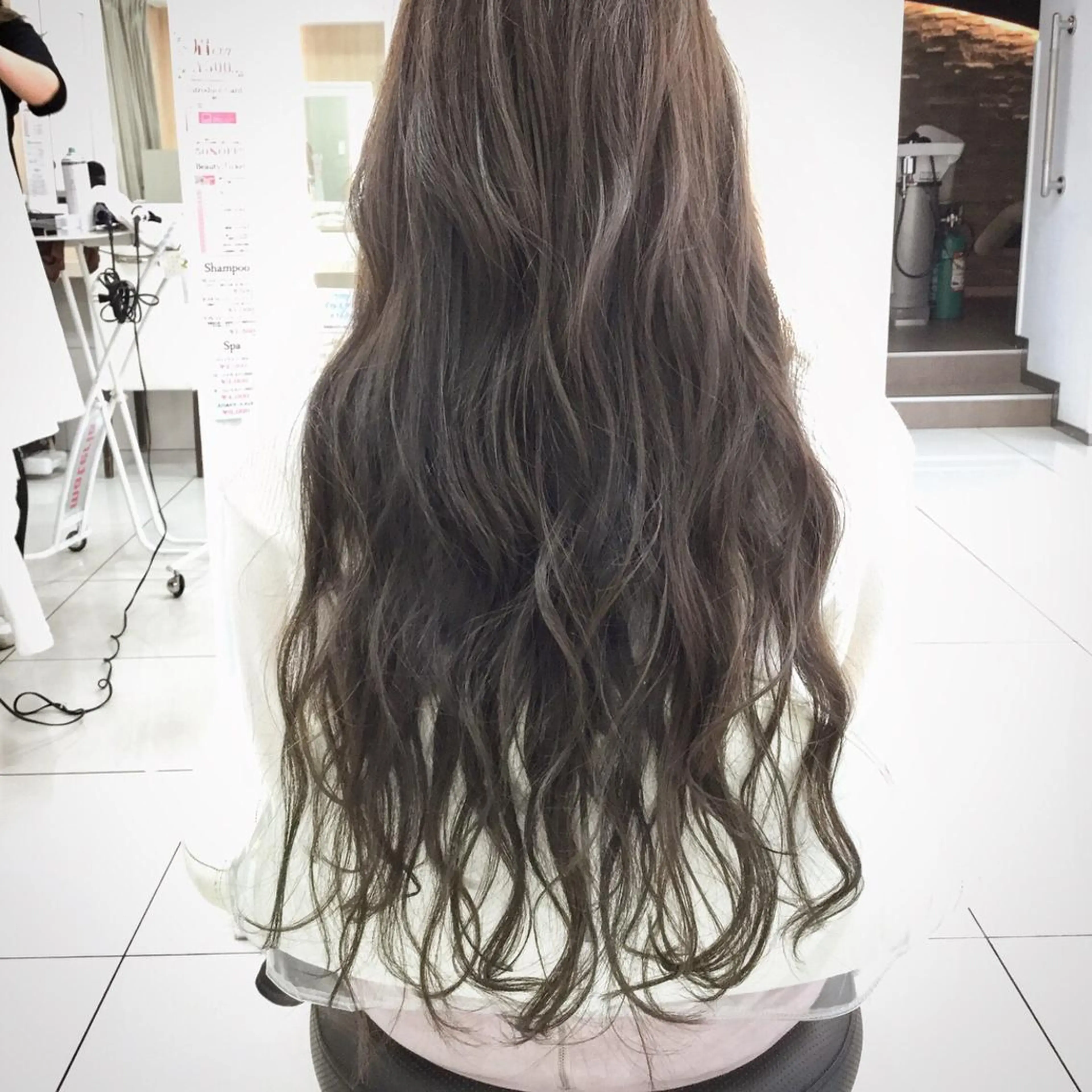 ロング カラー アッシュ バレイヤージュ 黒髪 ブリーチ グラデーションカラー Ash 山田 勇太のヘアスタイル