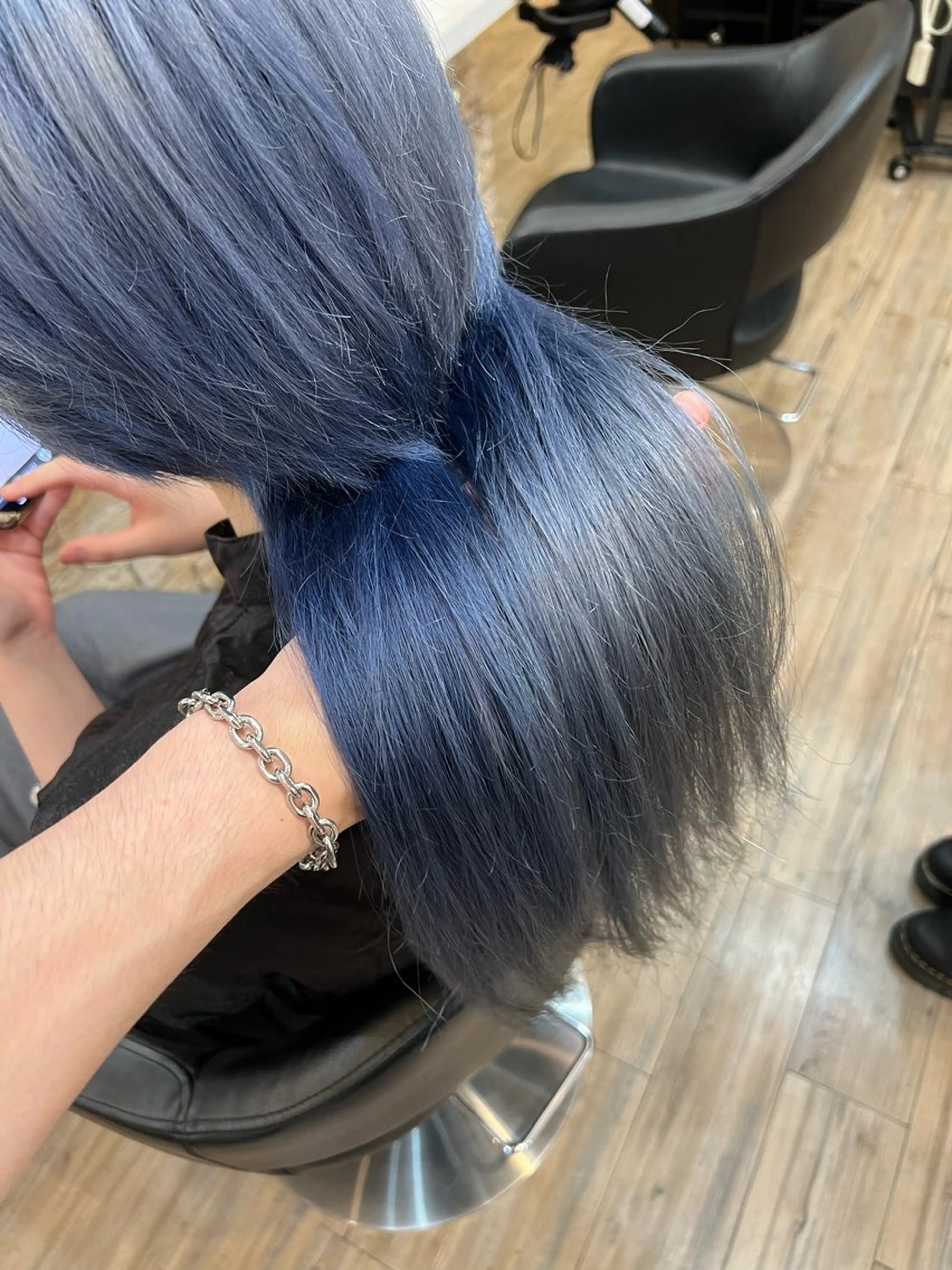 ミディアム カラー ブルーカラー ウルフカット いぐちしょうた🫧 VISAGEbaskのヘアスタイル