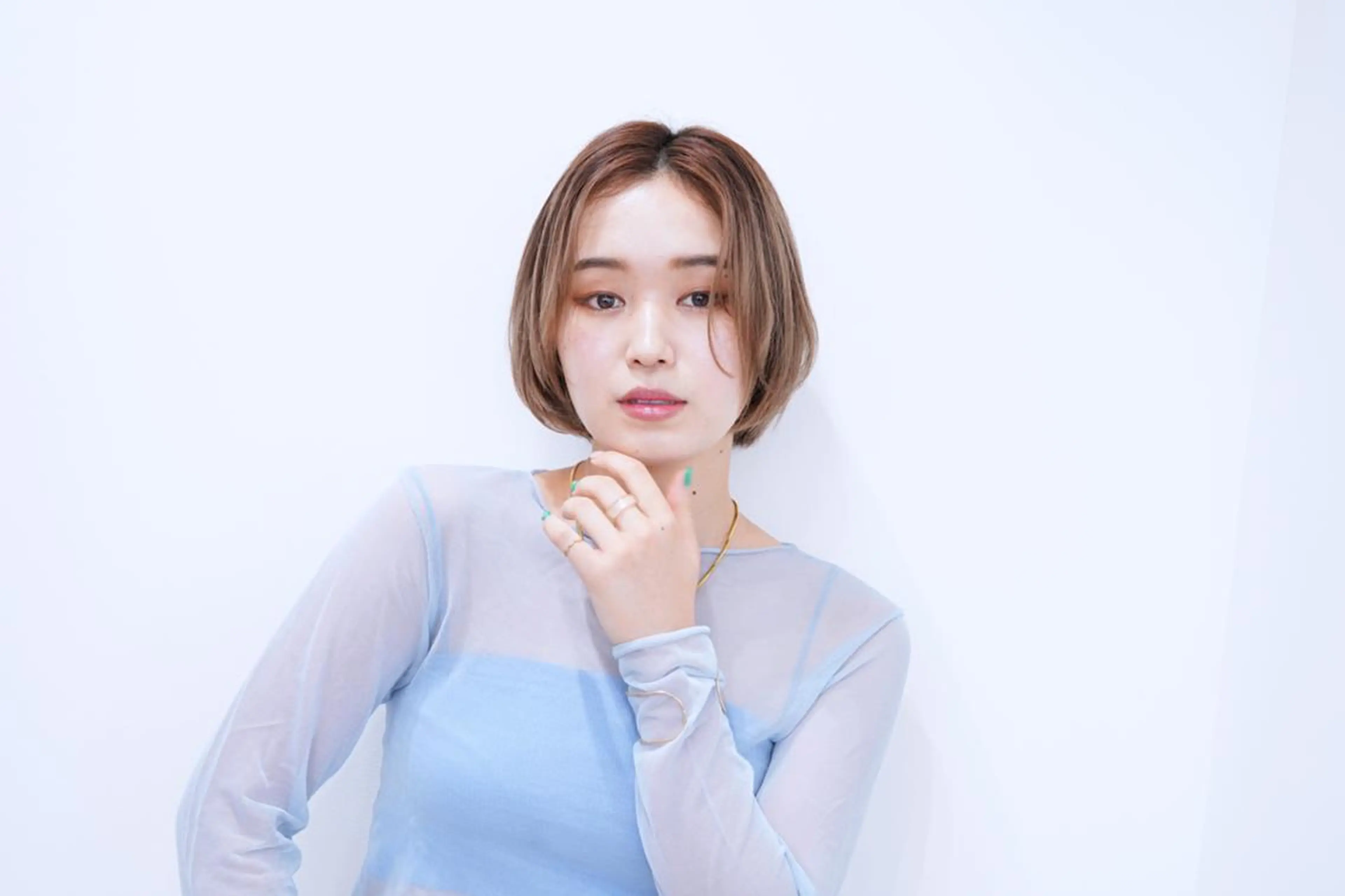 ショート カラー アディクシーカラー アッシュ ミストバング ブリーチ ブロンド カット ヘアカラー N° 秋田店【ナンバー】のヘアスタイル