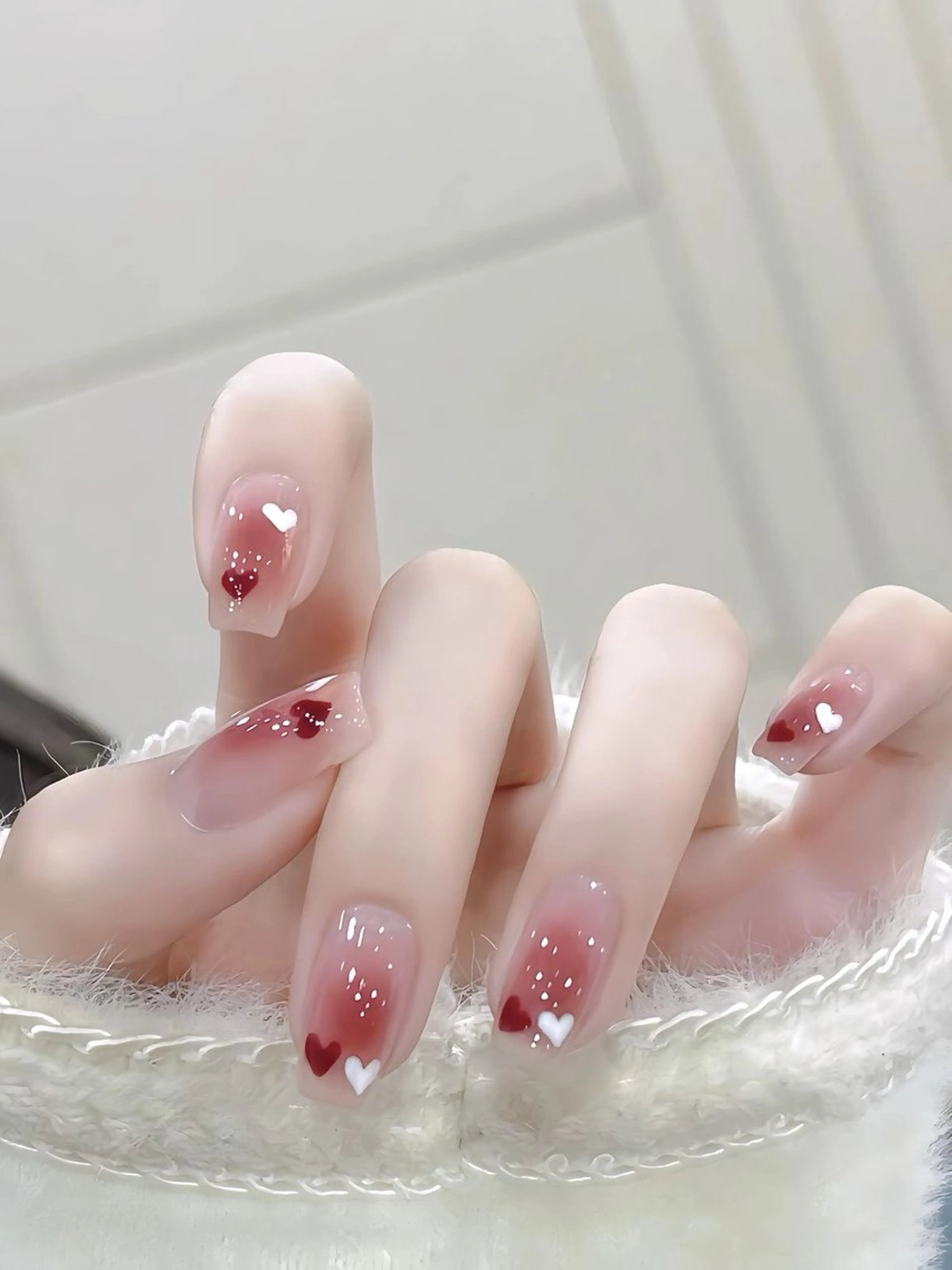 ネイル オーロラネイル ジェルネイル グラデーション ハート ピンク SORA NAIL所属・ニィネイル 💅💅のネイルデザイン