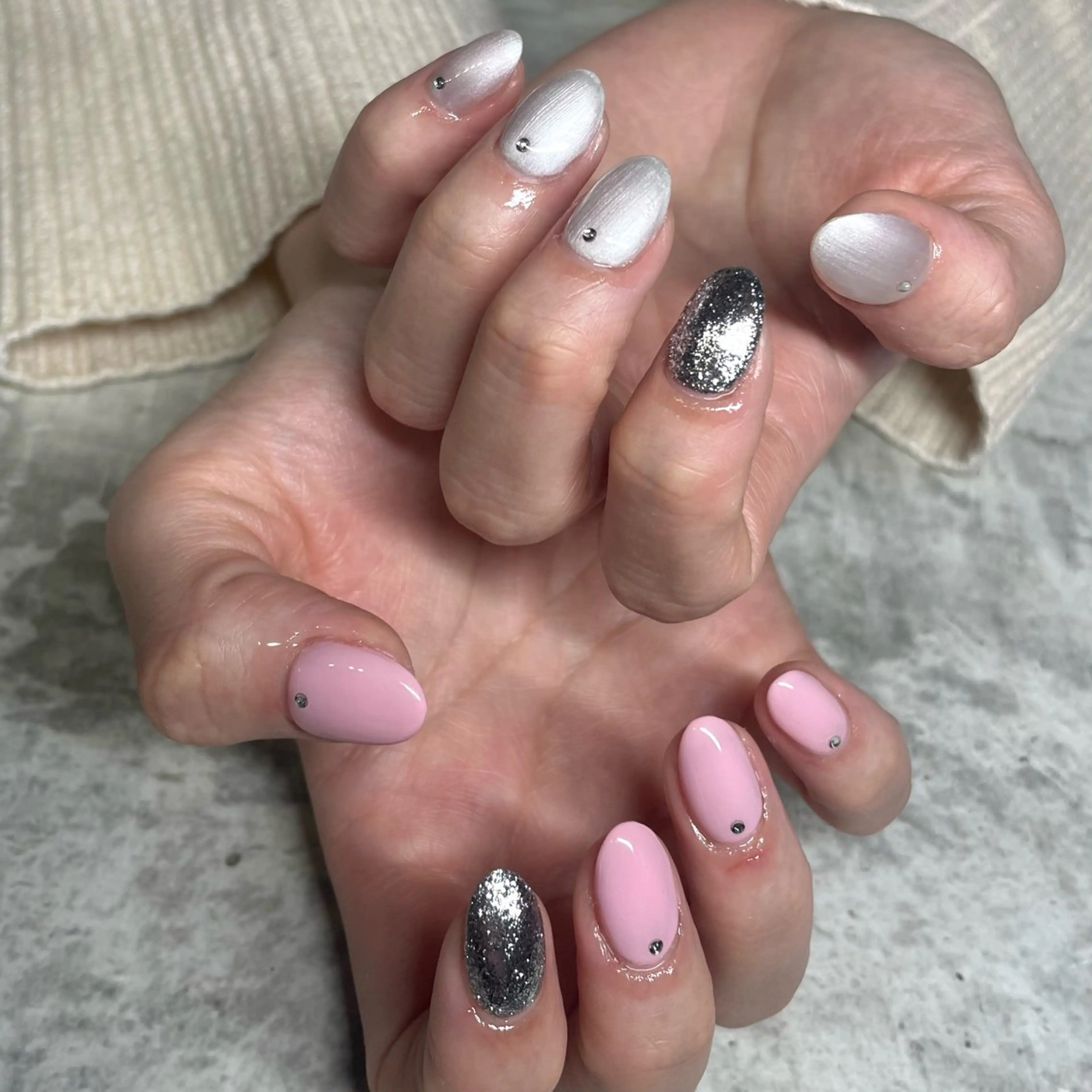 ネイル ホワイト ハンドネイル IROHA NAIL Kurumi🪽🫧のネイルデザイン