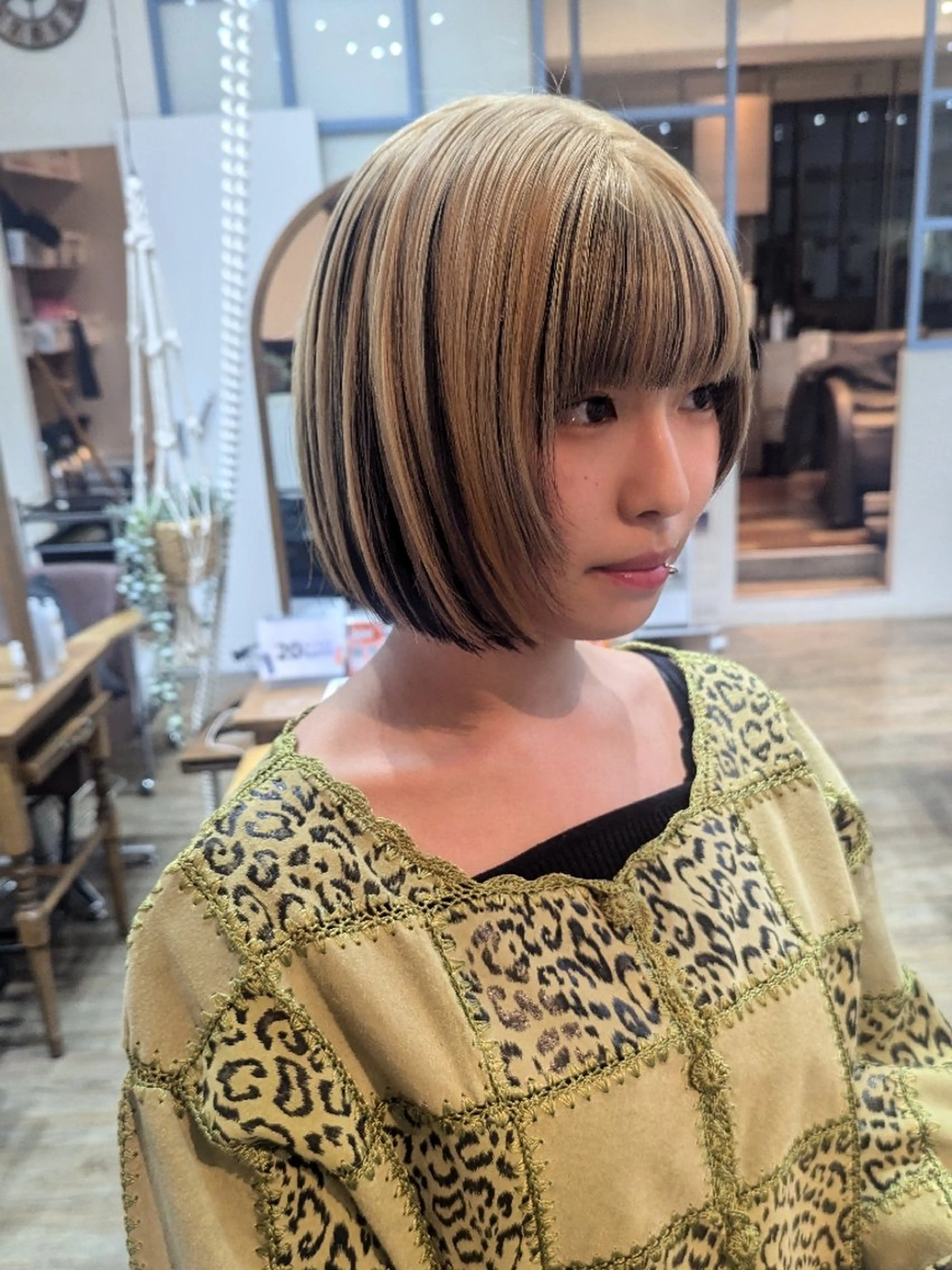 ショート カラー ボブ 🏹MIYU¦うるつ やカラー/抜け感ヘアのヘアスタイル