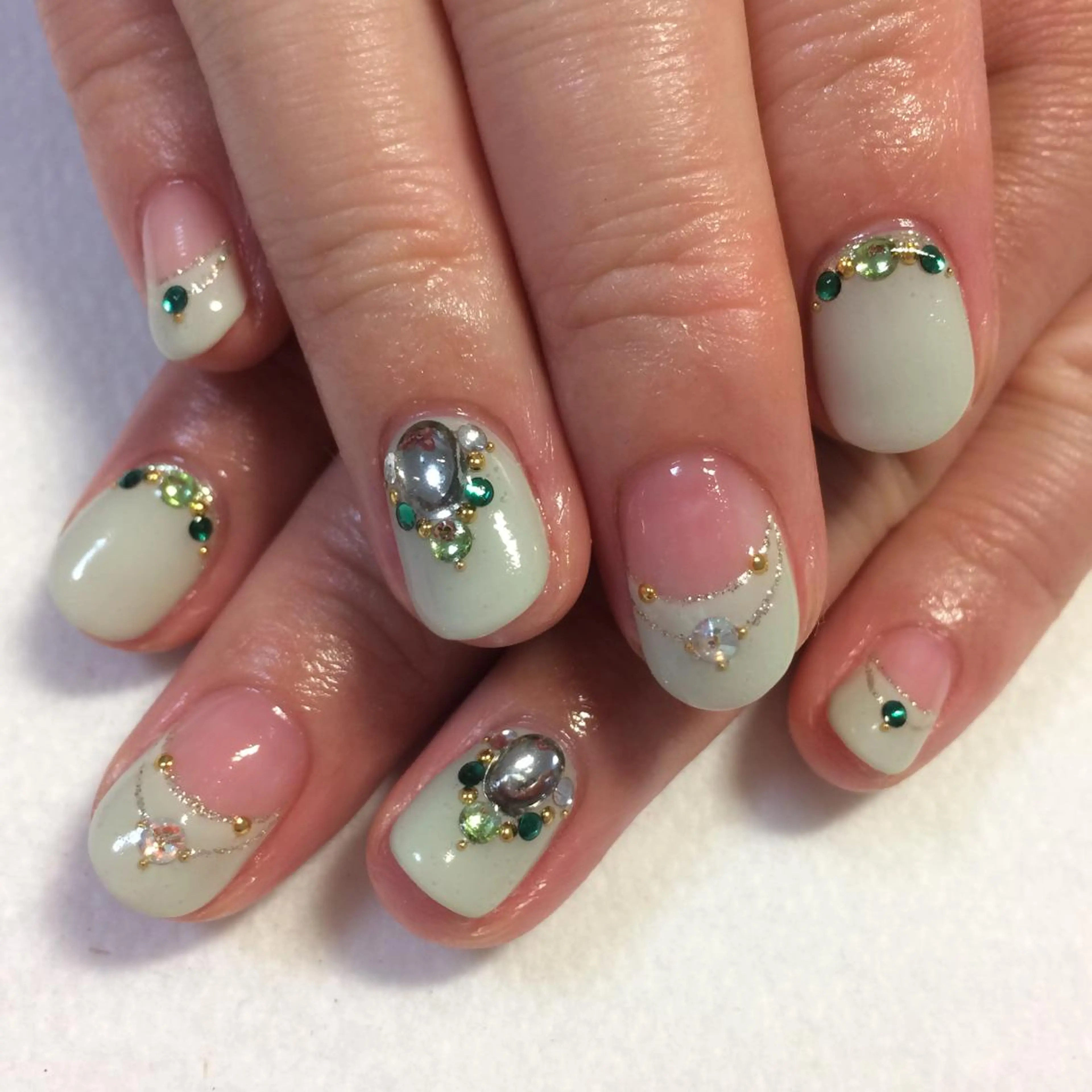 ネイル VIOLUS所属・VIOLUS 関目のネイルデザイン