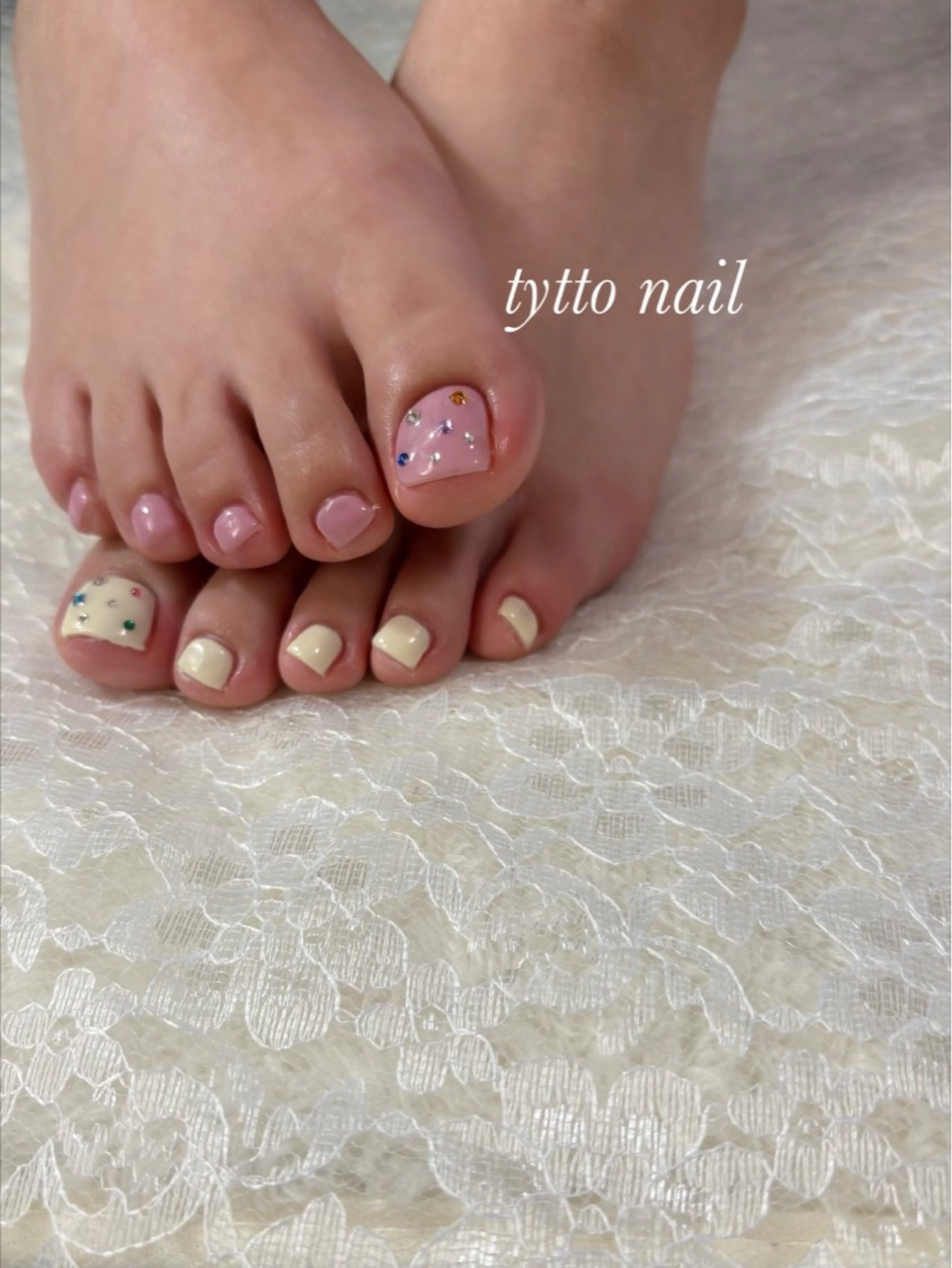 ネイル オフィスネイル ワンカラーネイル ピンク ストーンネイル 冬ネイル フットネイル tytto nail ❤︎‪‪eri‪‪のネイルデザイン